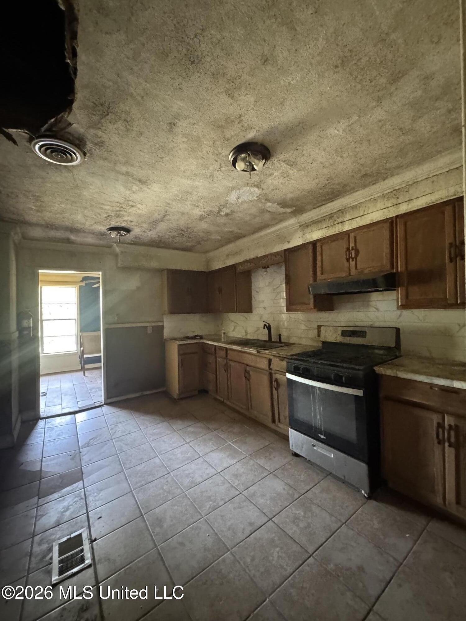 2894 Woodside Drive Property Photo 6