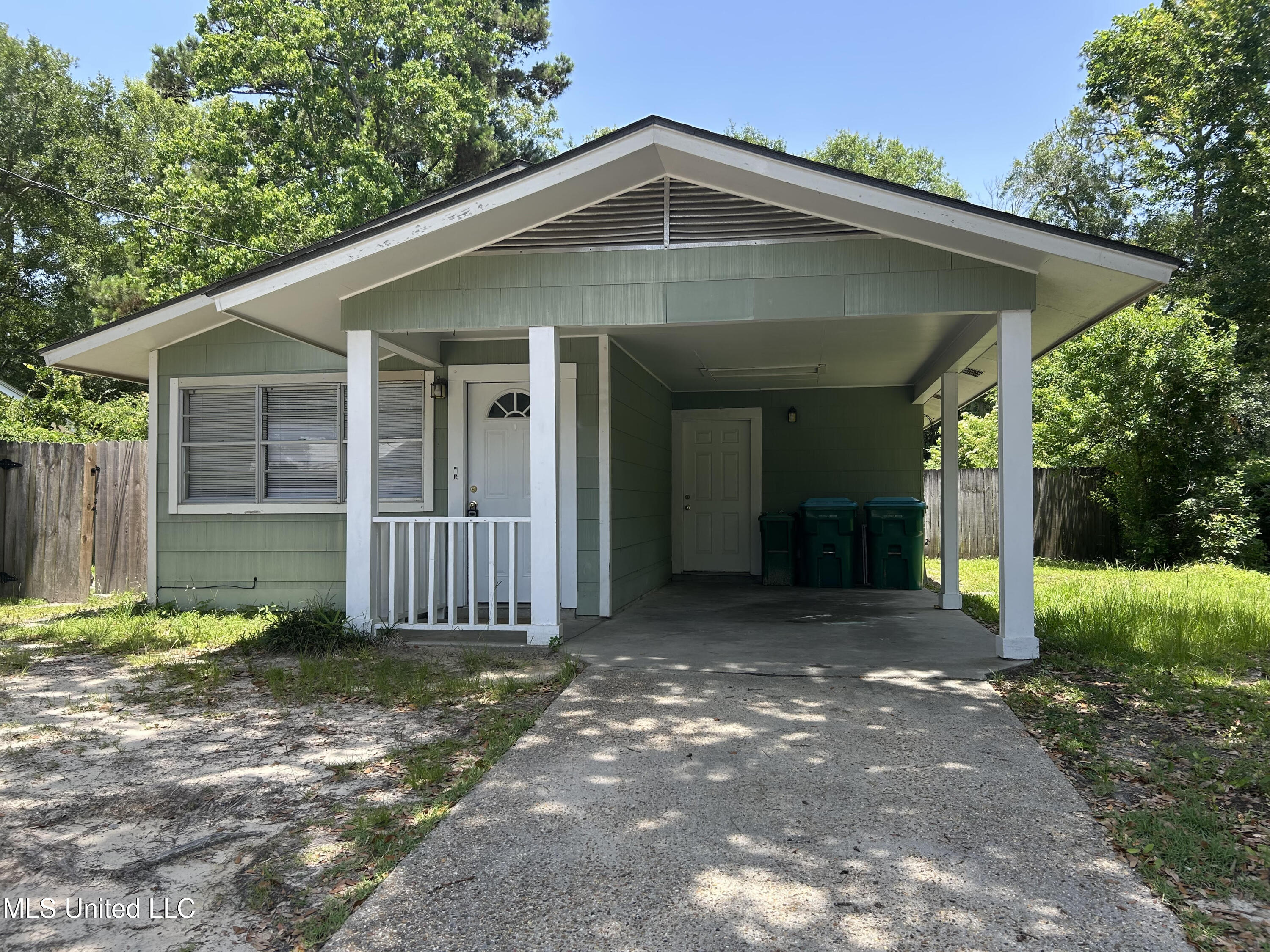 110 Hickory Drive Property Photo 1
