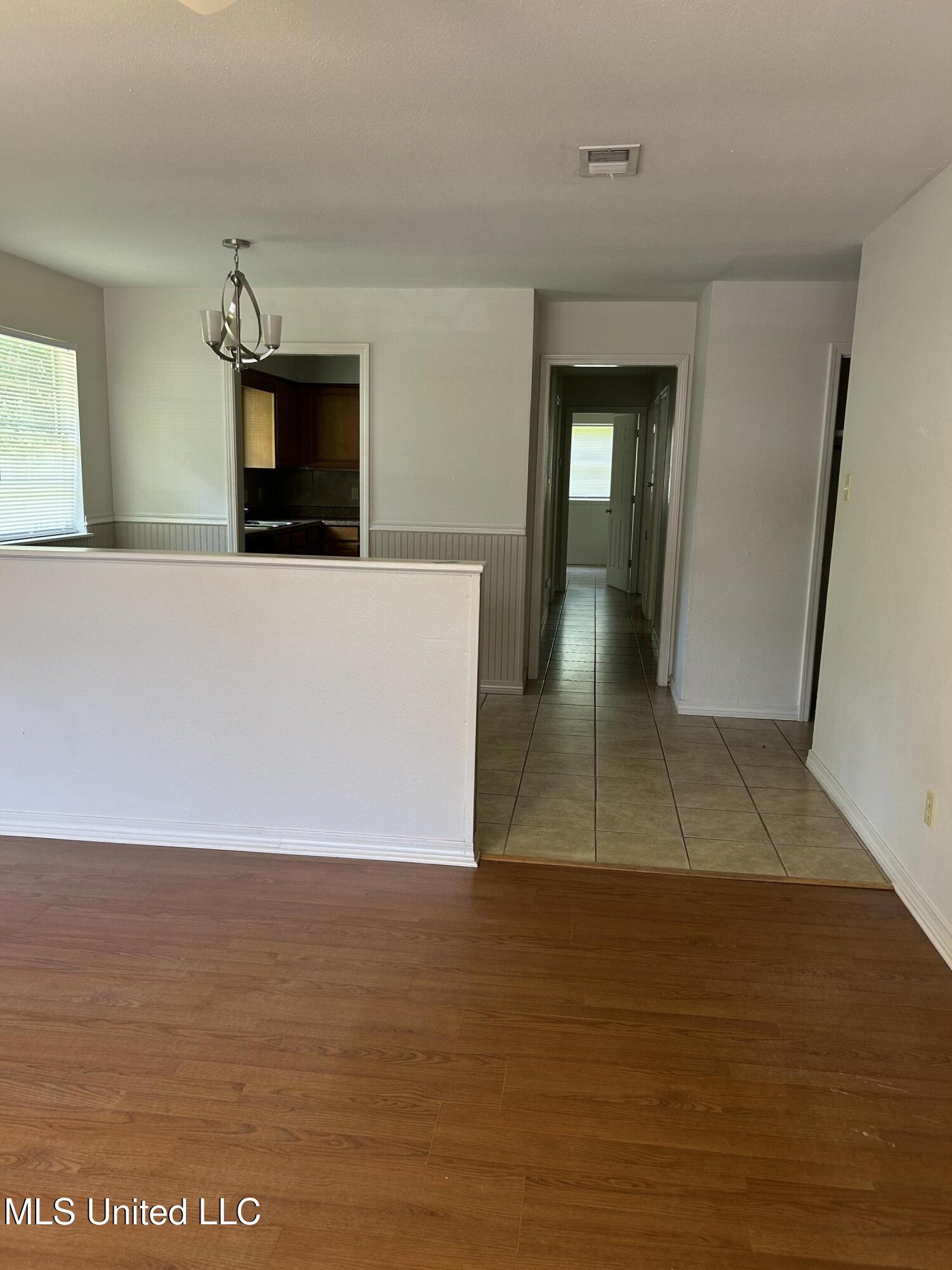110 Hickory Drive Property Photo 3