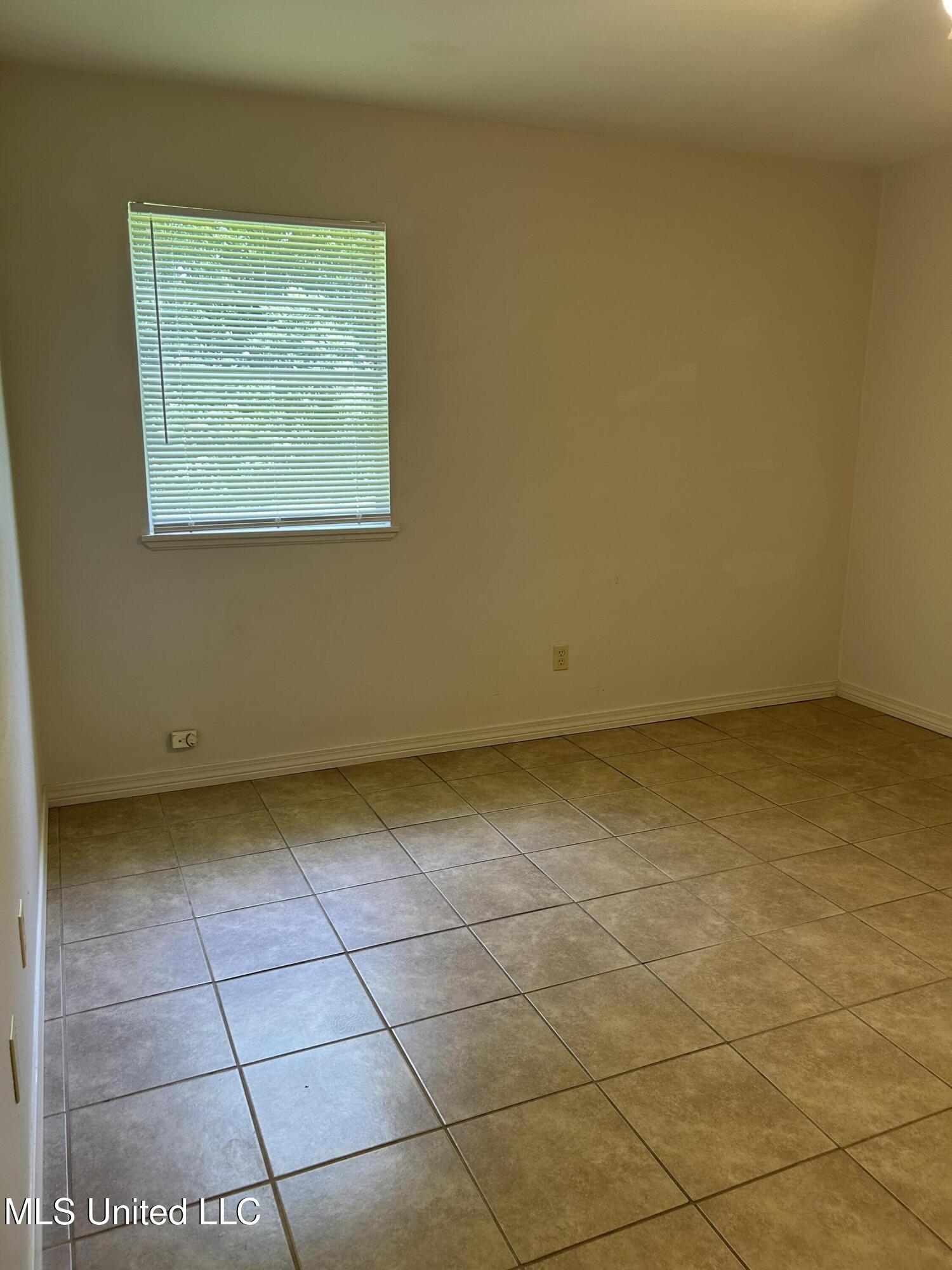 110 Hickory Drive Property Photo 5