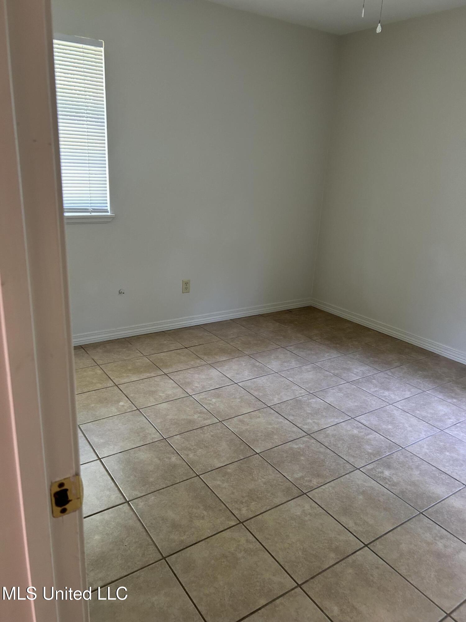 110 Hickory Drive Property Photo 6