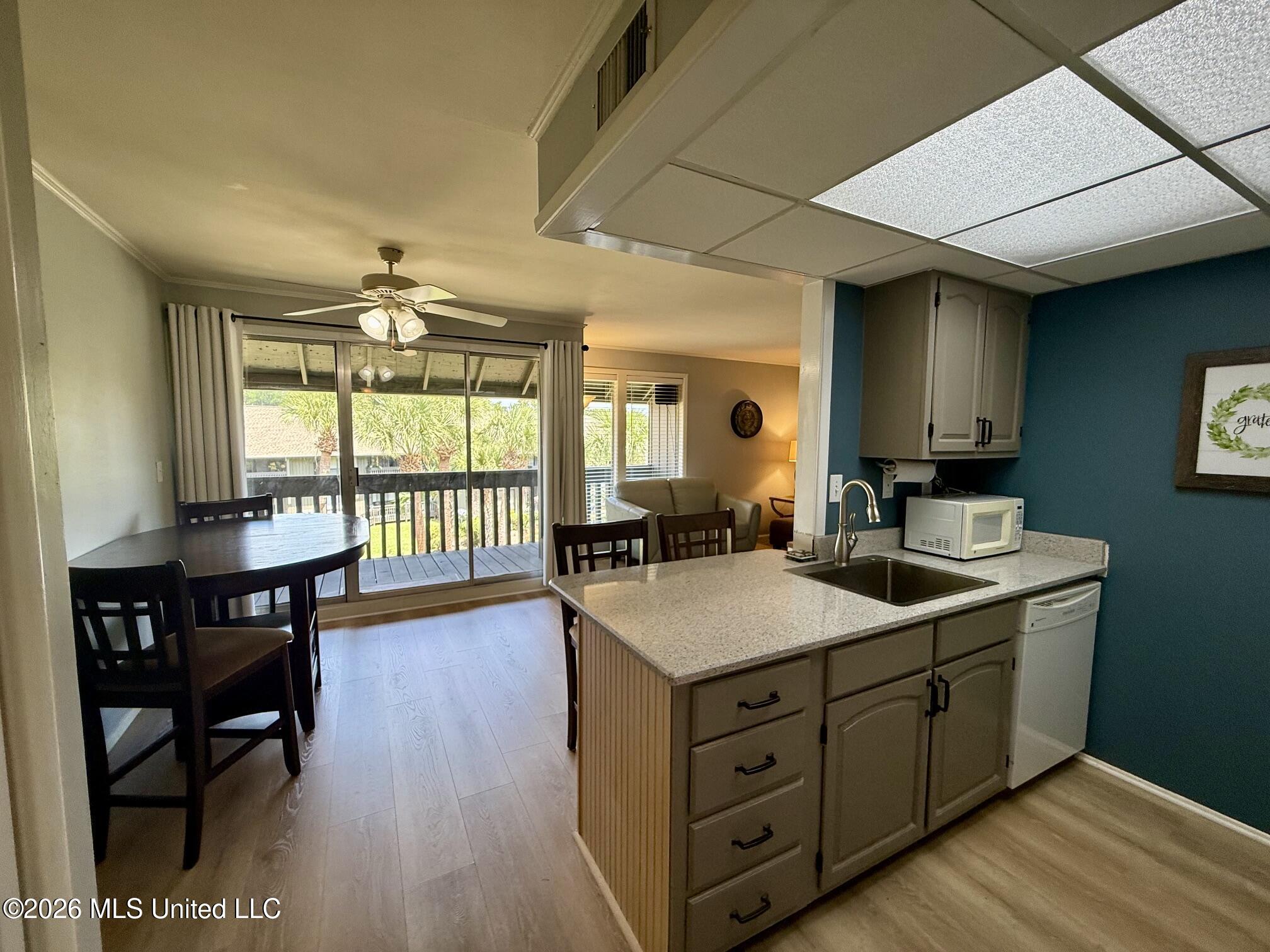 232 Lanai Property Photo 6