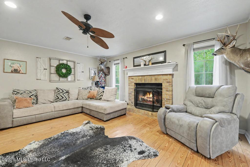 20901 Busby Road Property Photo 6