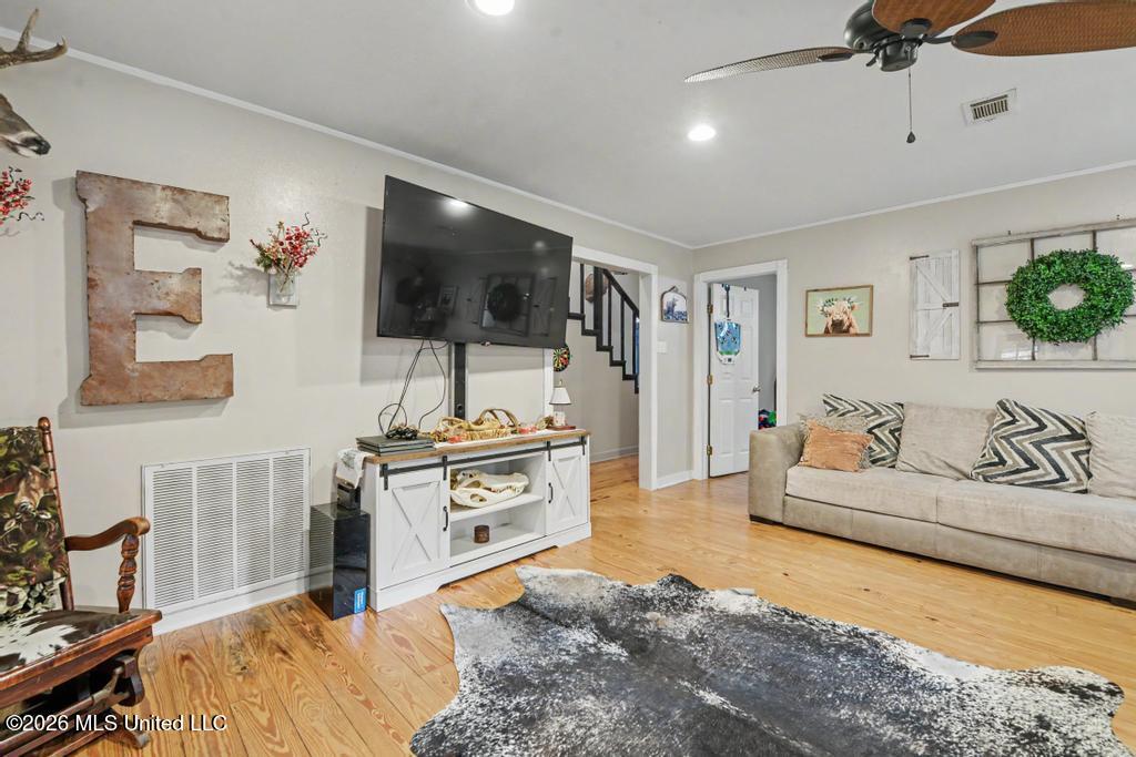 20901 Busby Road Property Photo 7