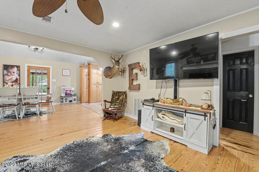 20901 Busby Road Property Photo 8
