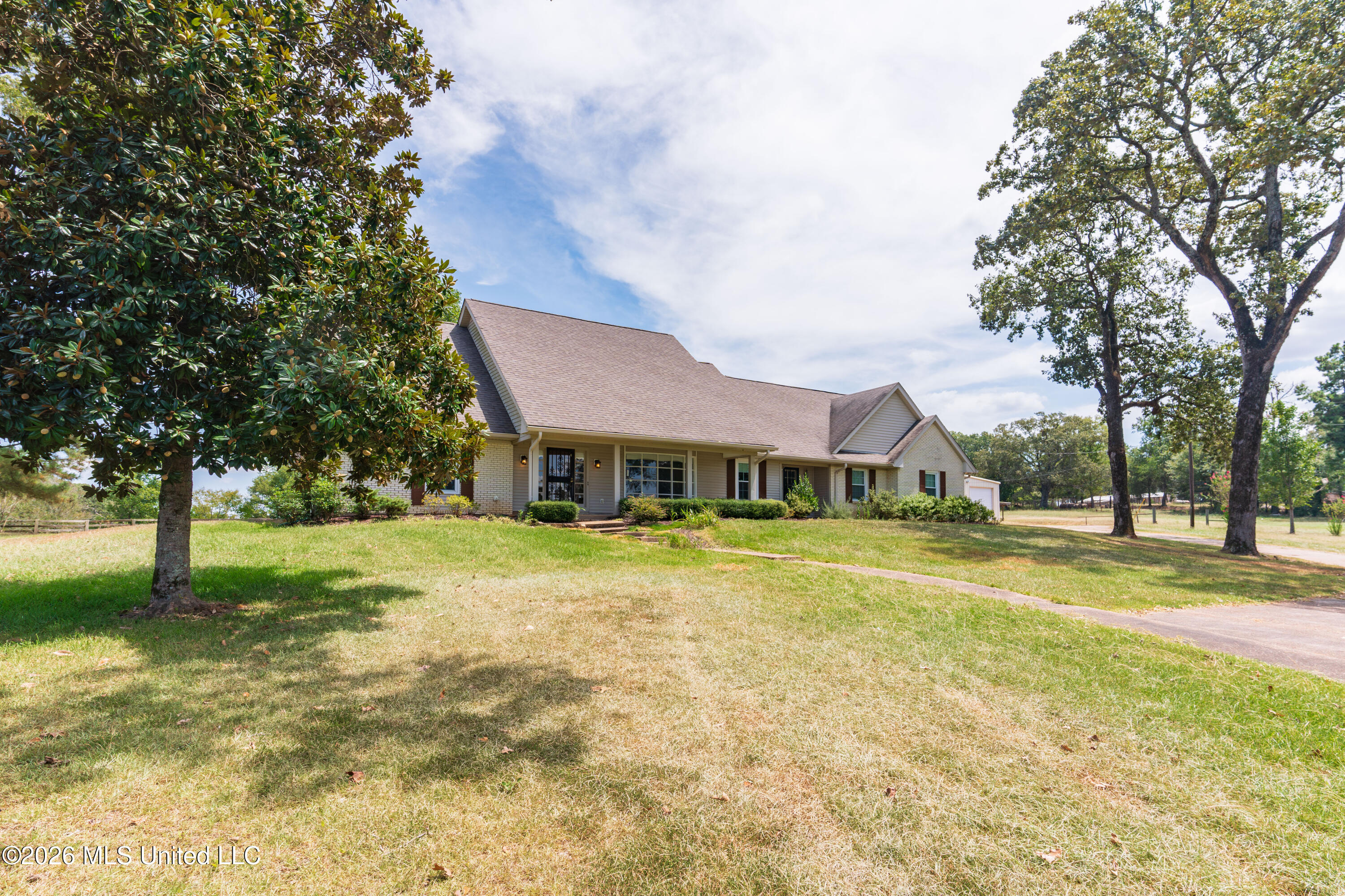 12850 Midway Road Property Photo 2