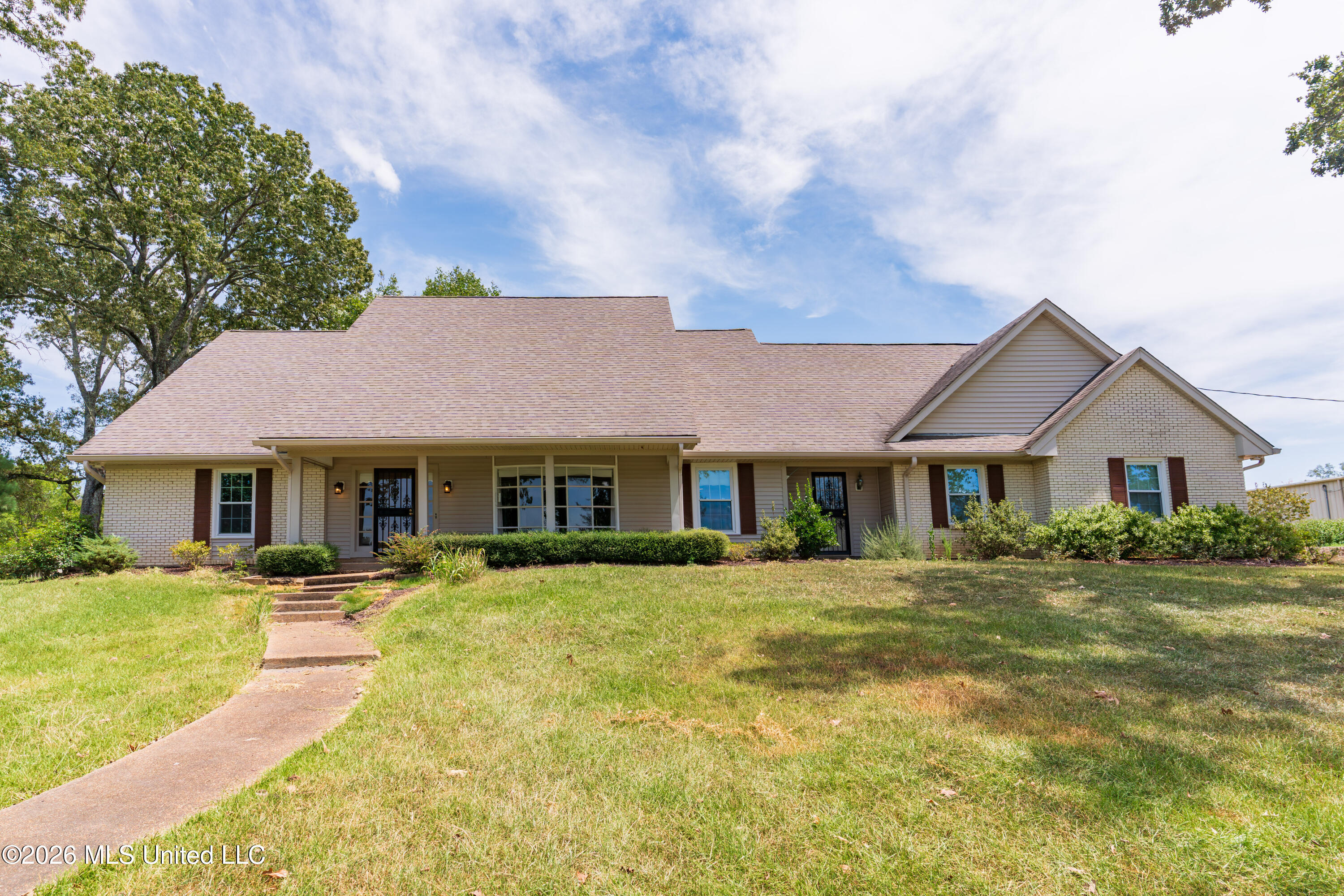 12850 Midway Road Property Photo 3