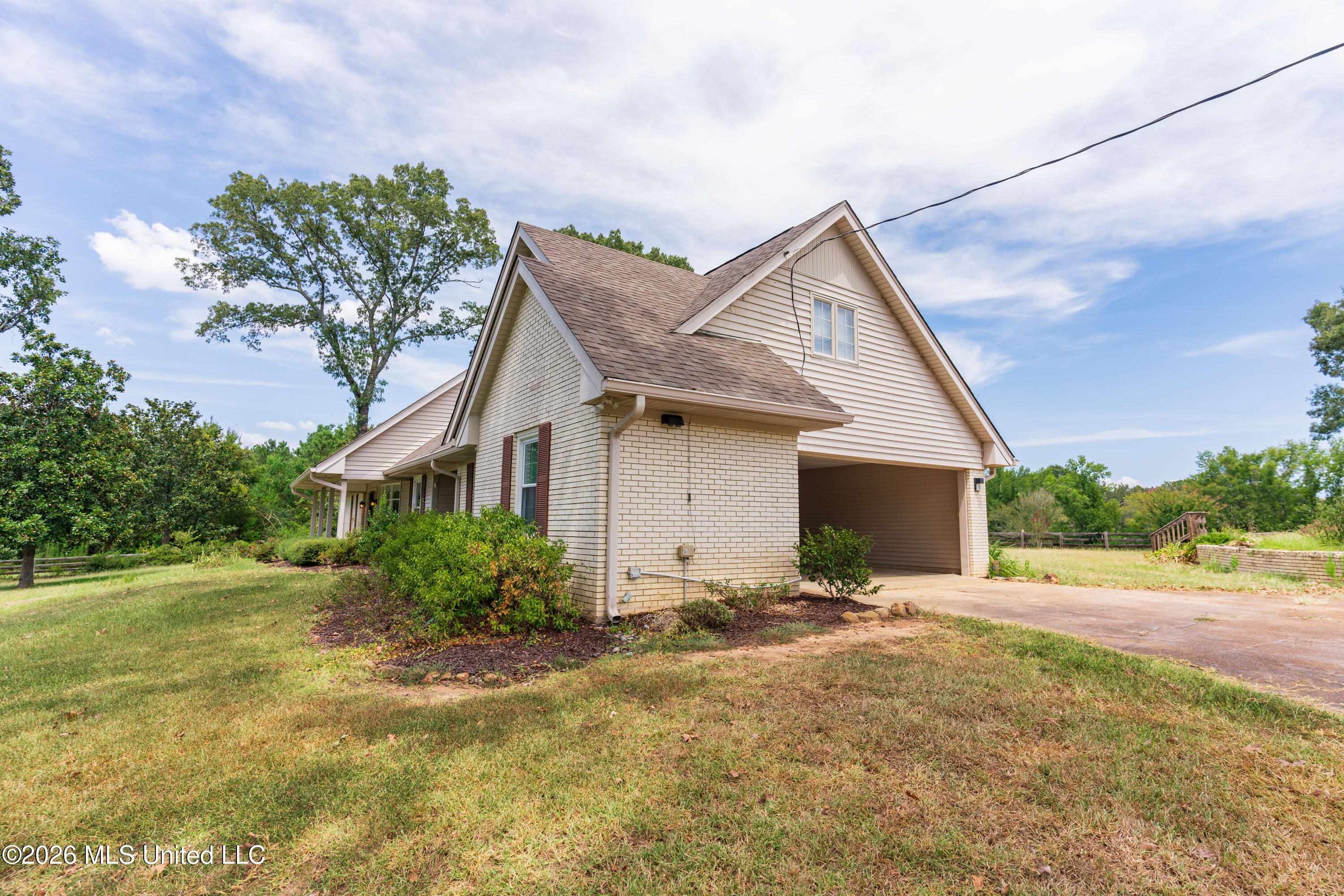 12850 Midway Road Property Photo 5