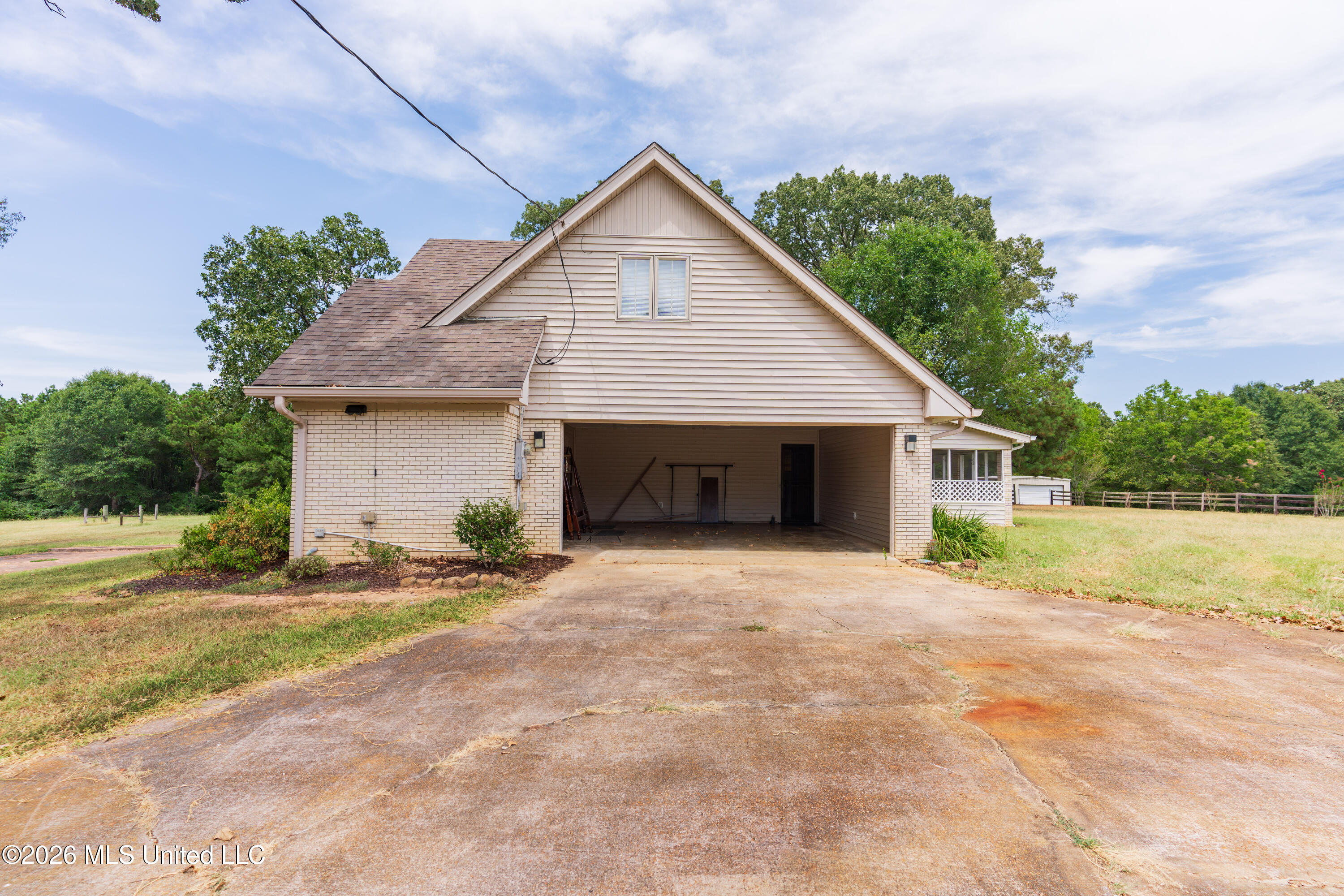 12850 Midway Road Property Photo 6