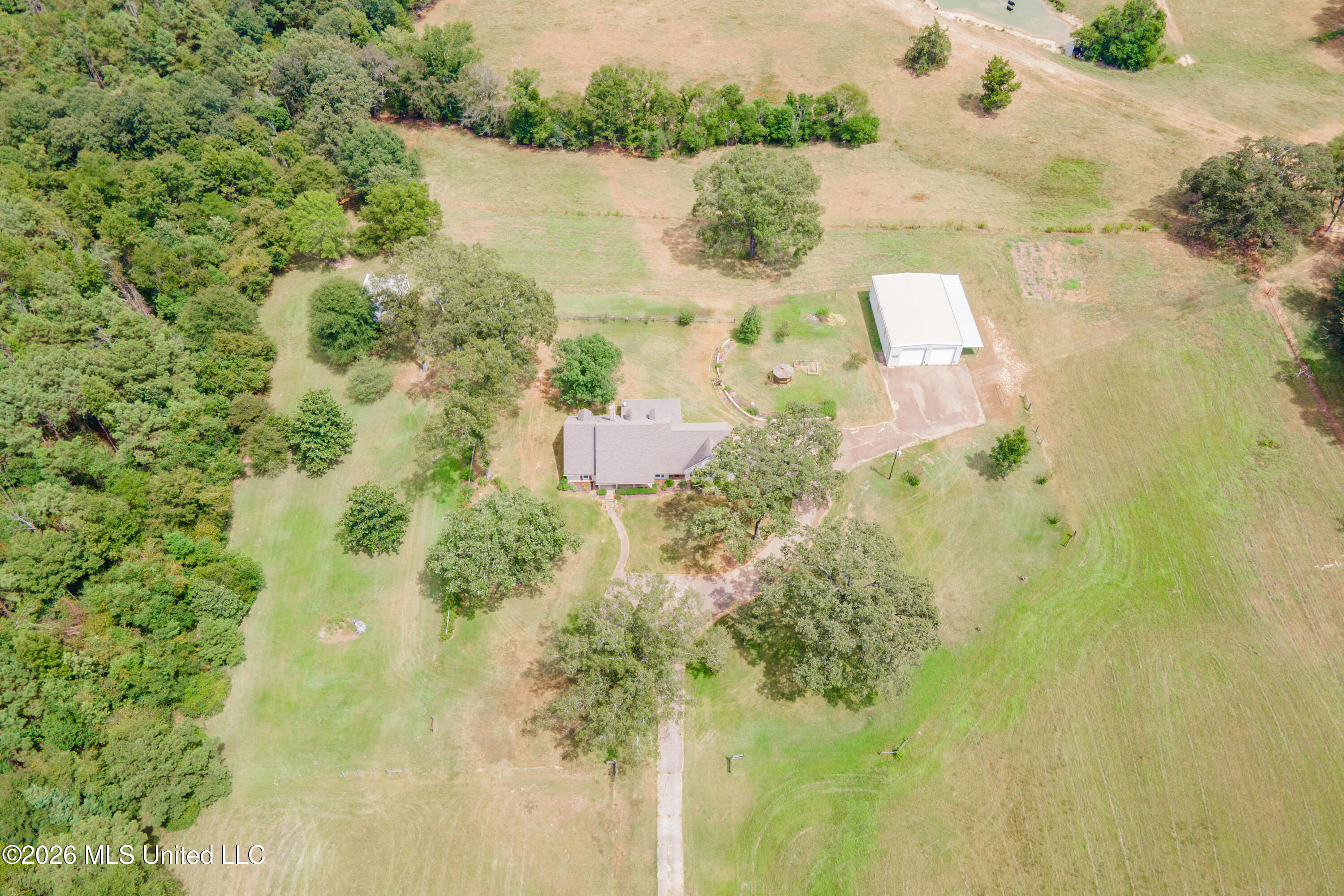 12850 Midway Road Property Photo 9