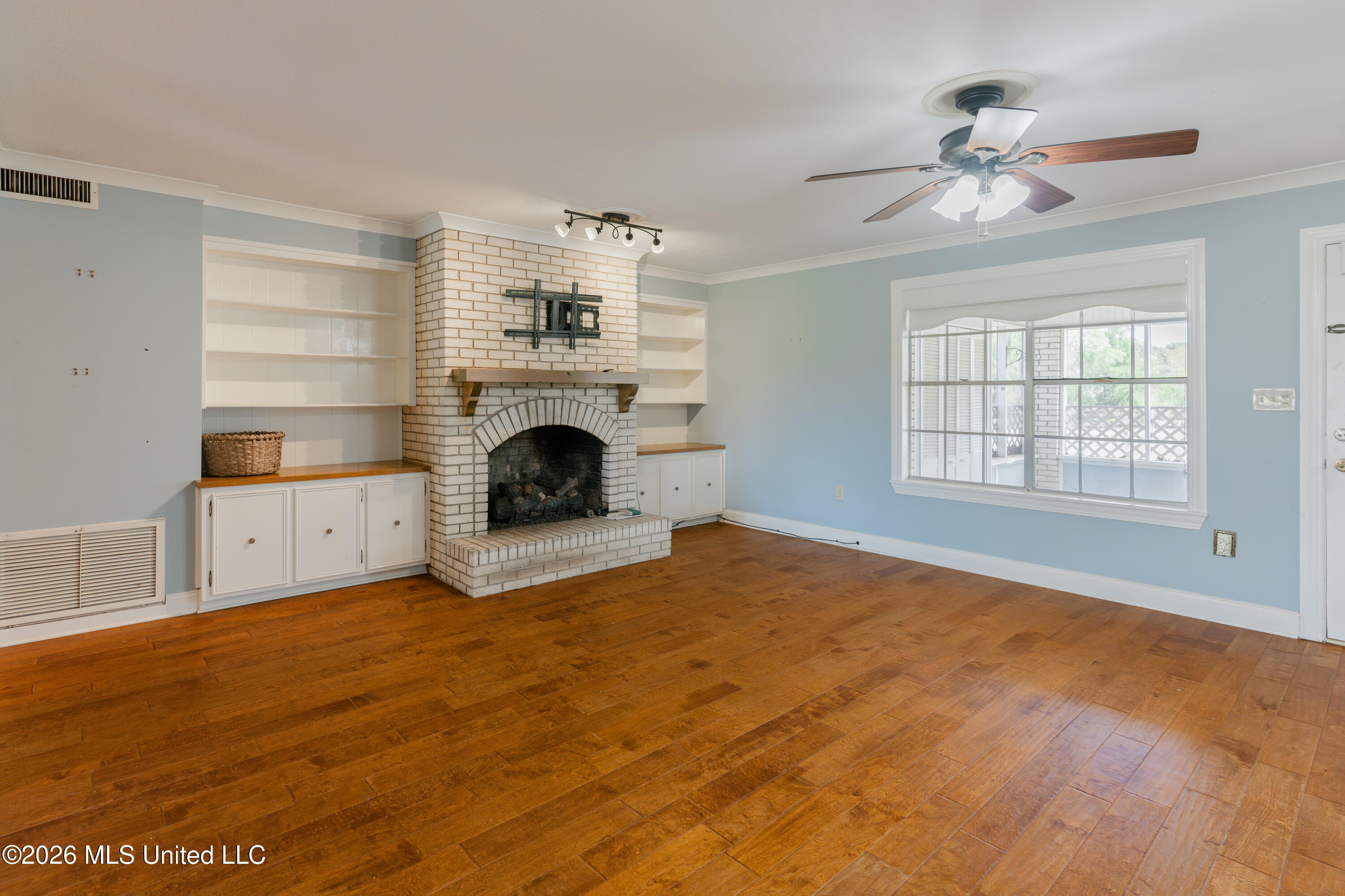 12850 Midway Road Property Photo 24