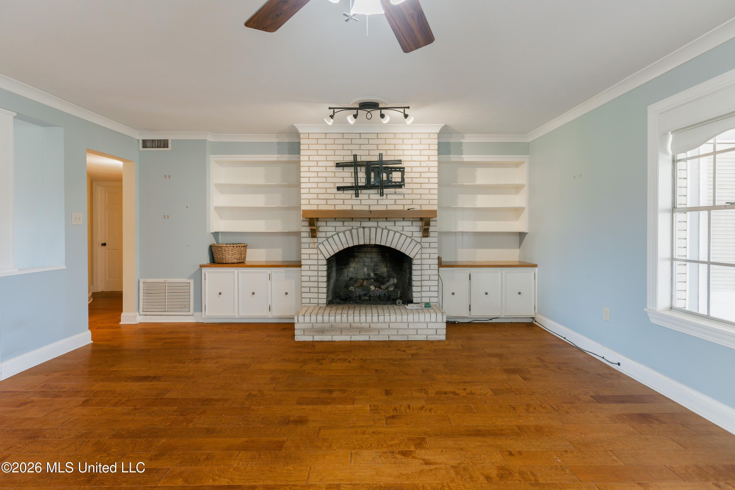12850 Midway Road Property Photo 26