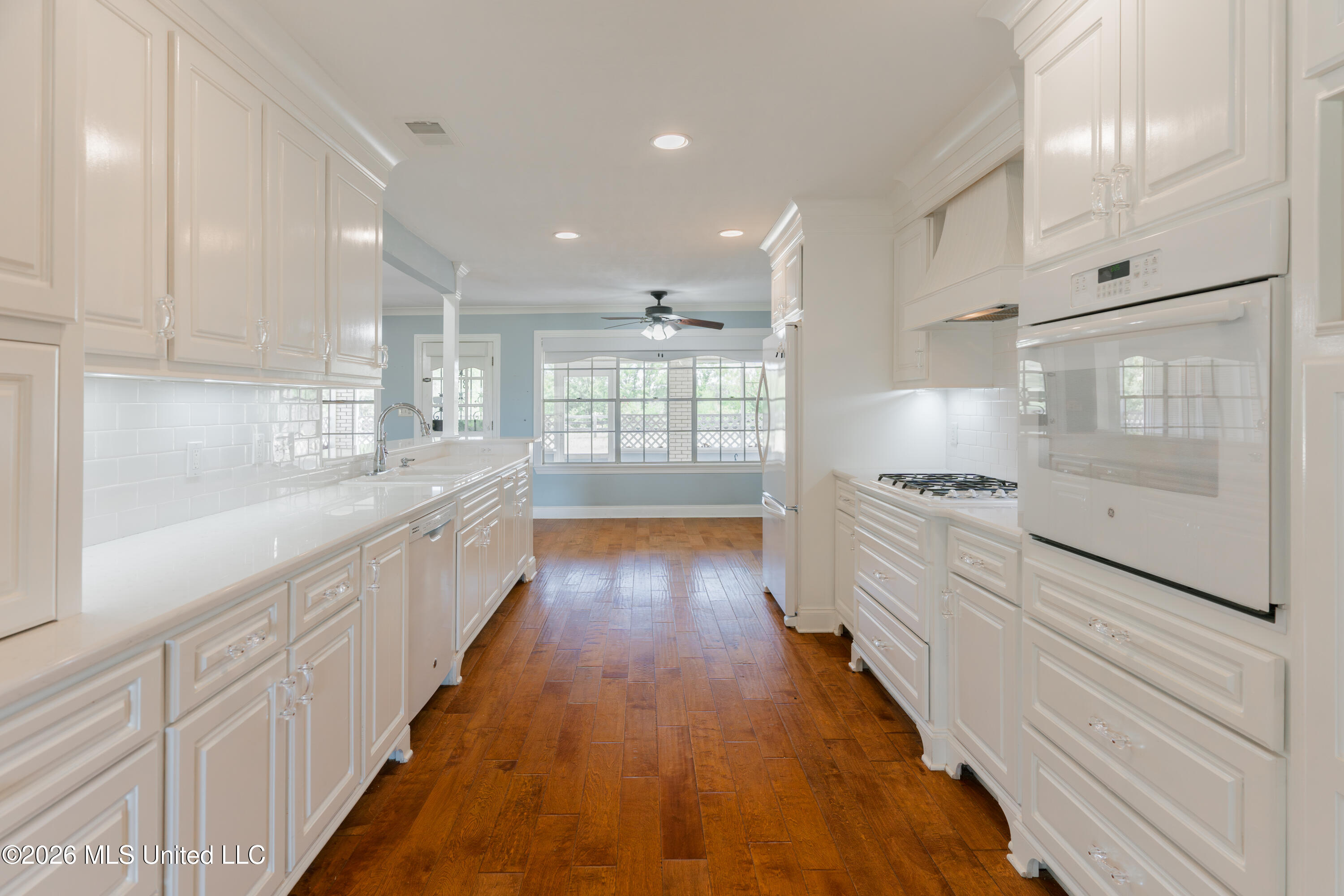 12850 Midway Road Property Photo 35