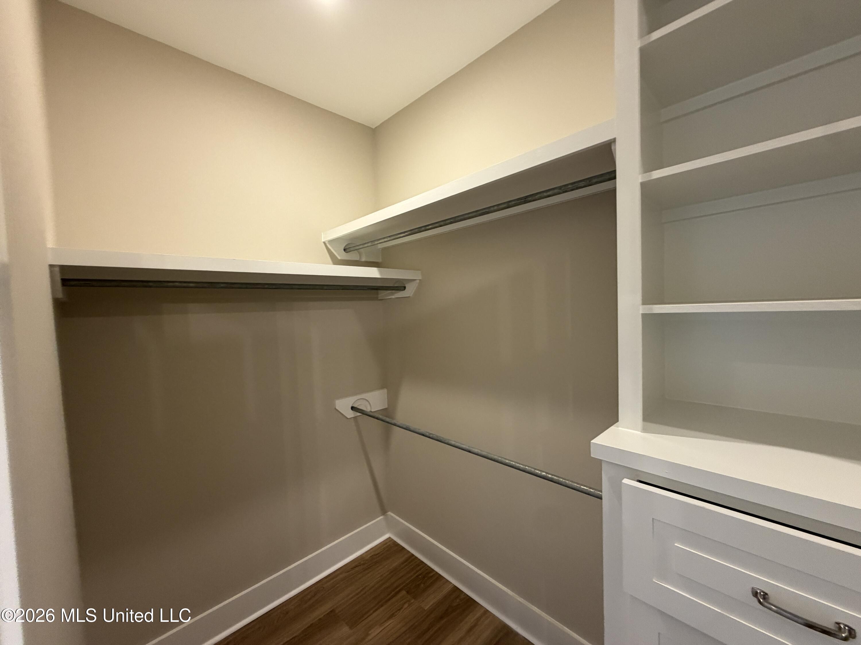 341 Brookfield Circle Property Photo 18