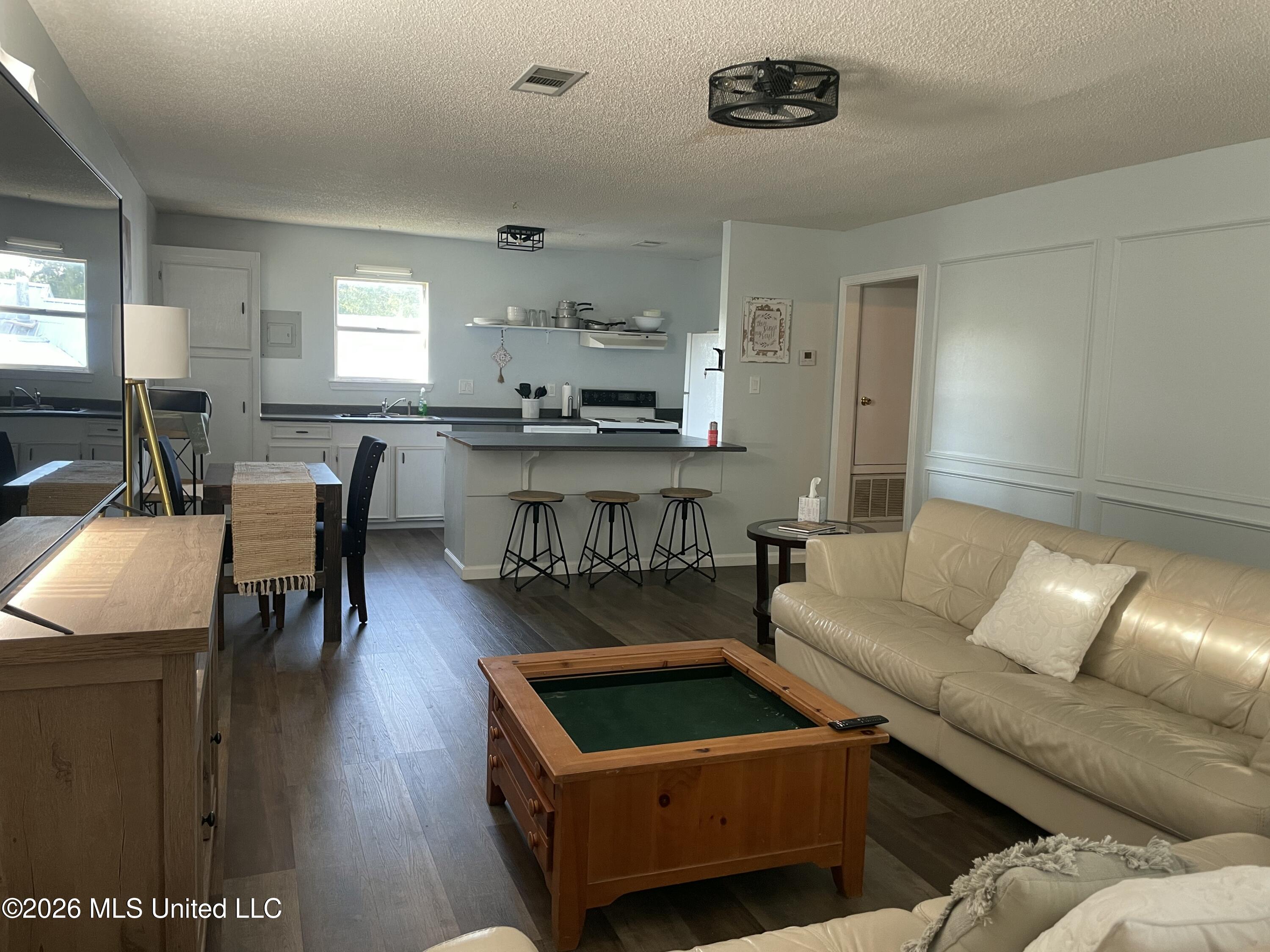 20413 Longview Road Property Photo 2