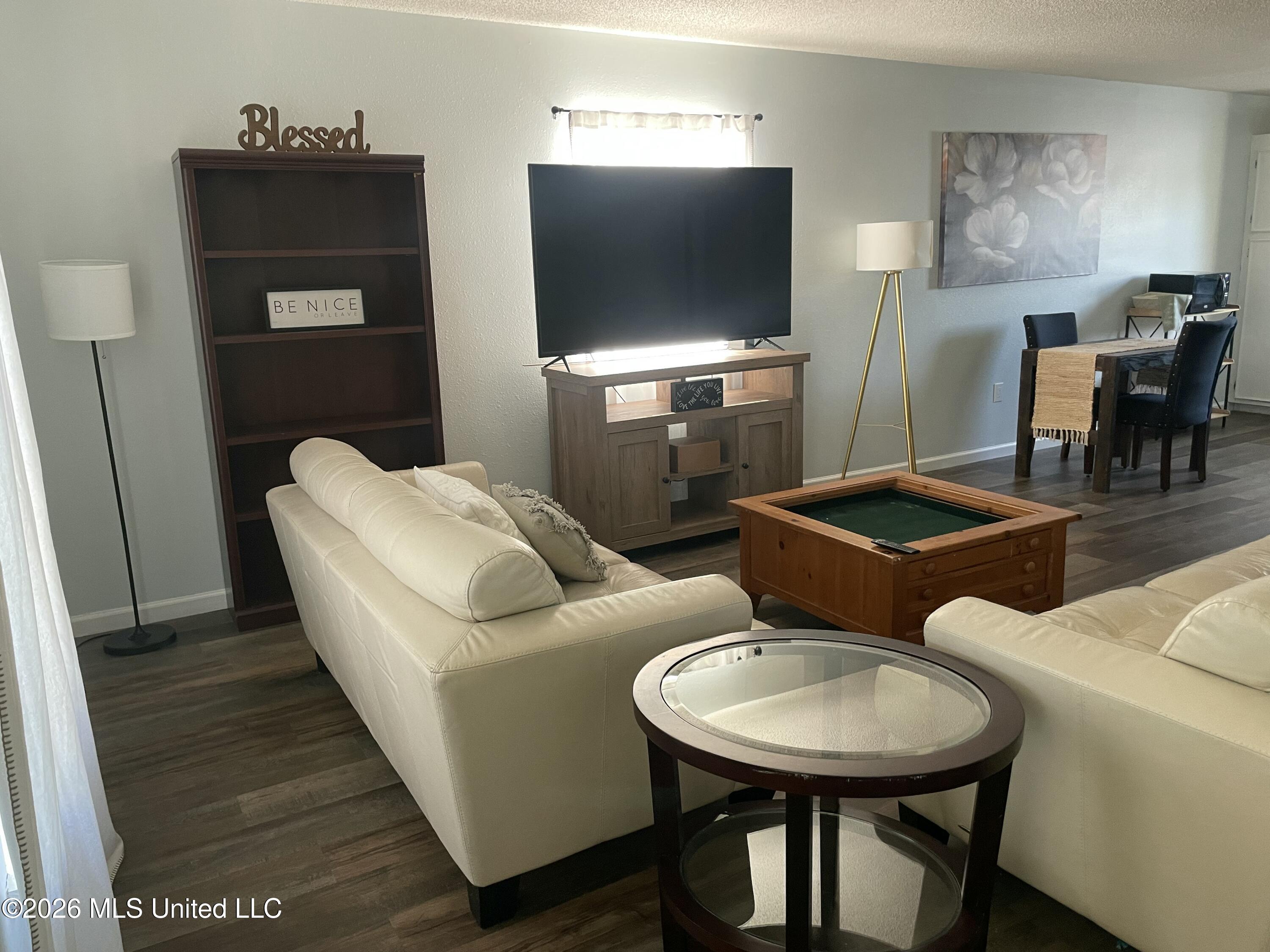 20413 Longview Road Property Photo 3