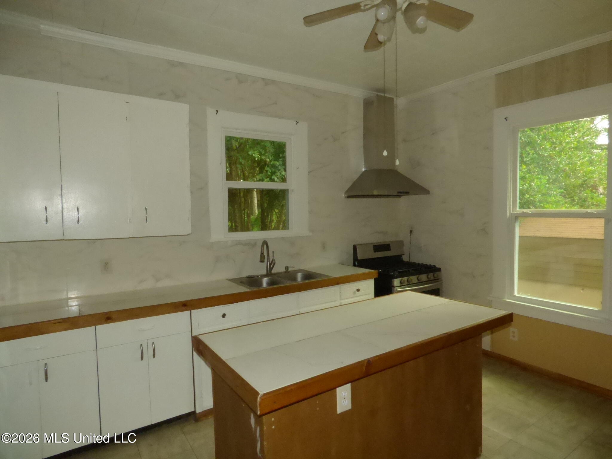 321 Minnesota Avenue Property Photo 3