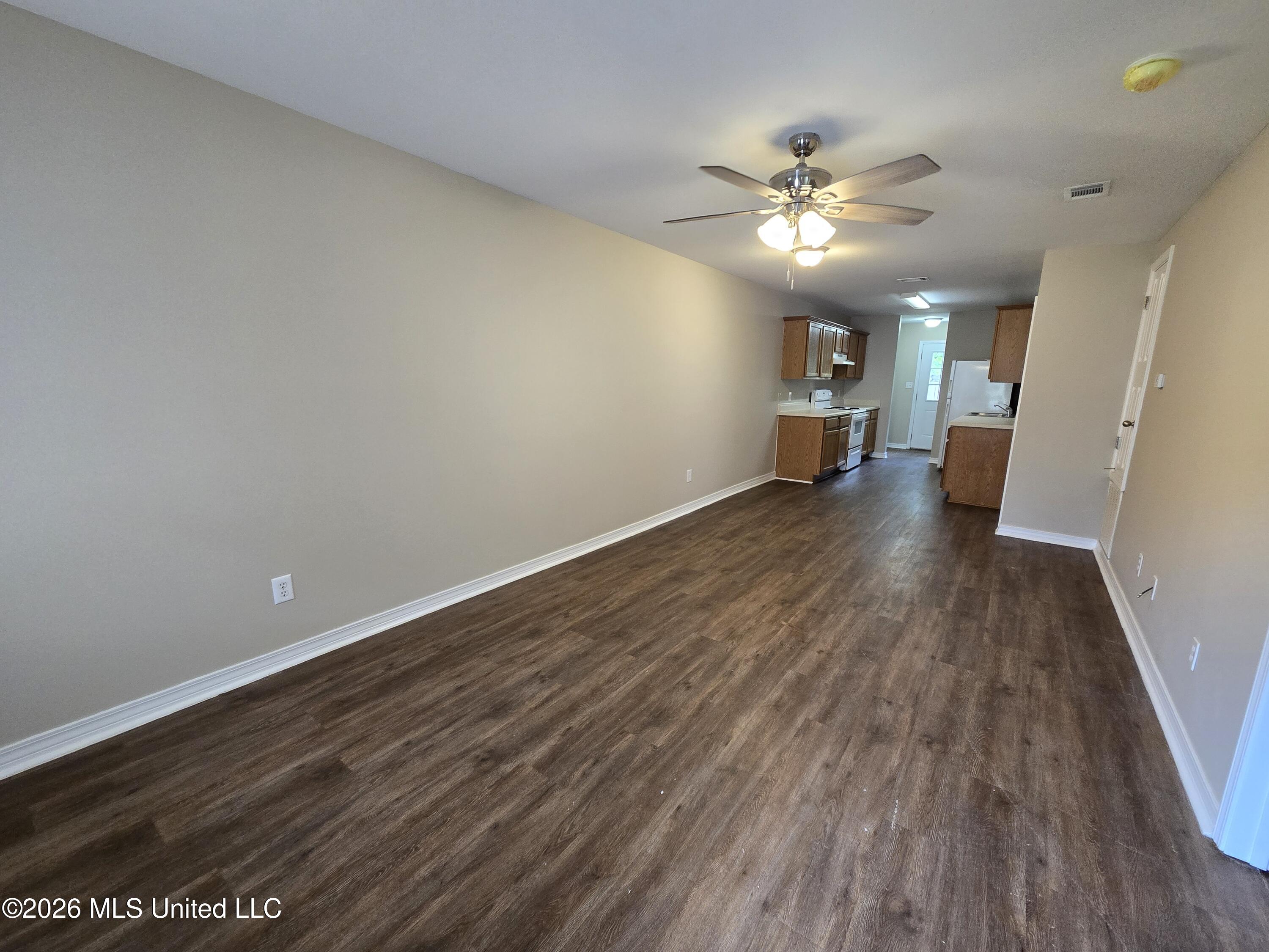 5492 Quail Creek Circle Property Photo 2