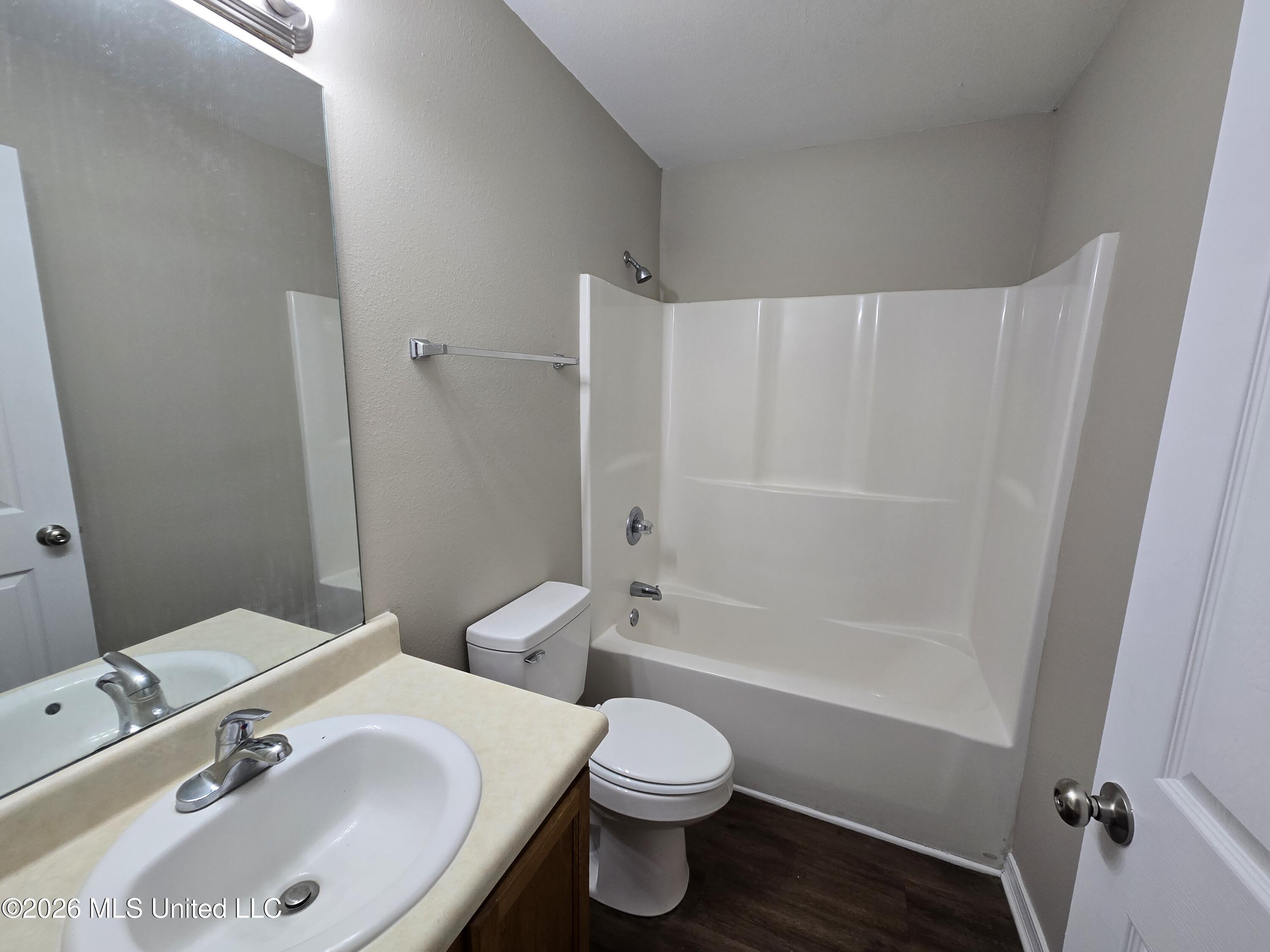 5492 Quail Creek Circle Property Photo 4