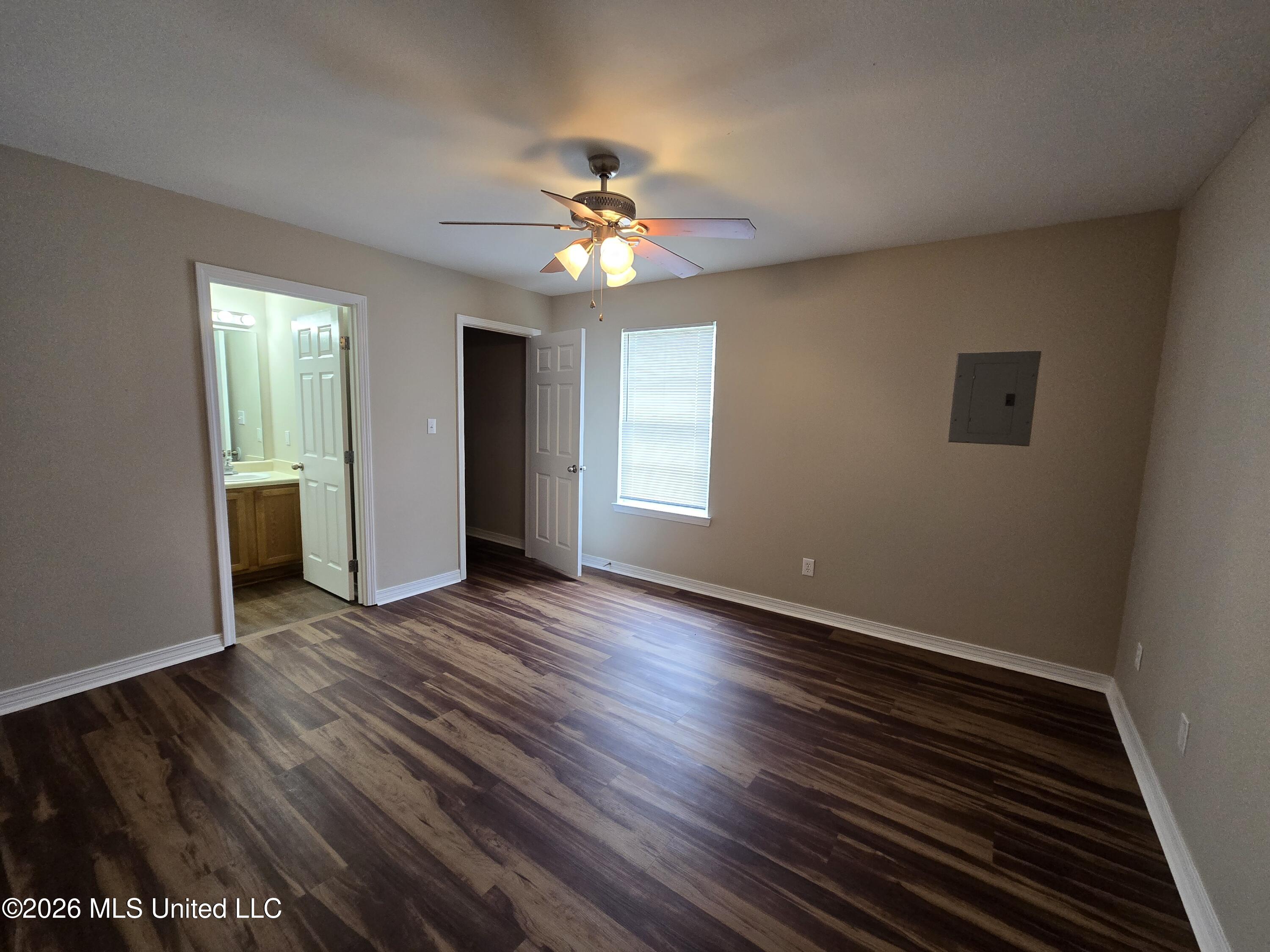5492 Quail Creek Circle Property Photo 6