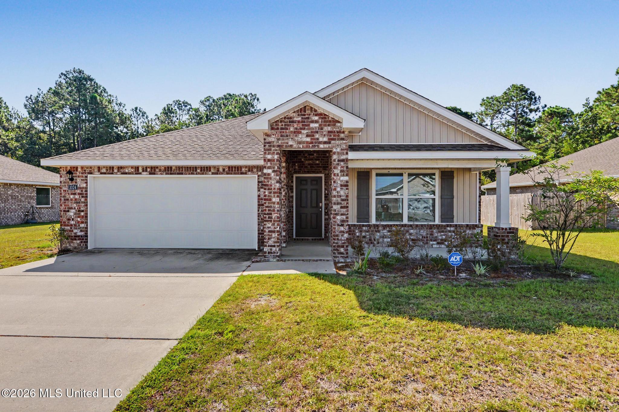 1024 Enclave Circle Property Photo 1