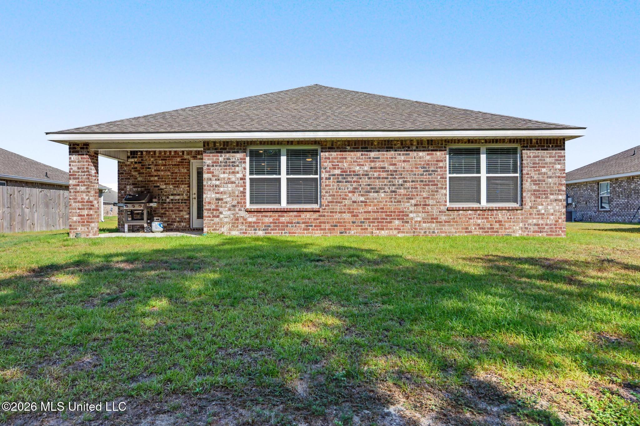 1024 Enclave Circle Property Photo 2