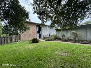 2416 Rolling Meadows Road Property Photo 2