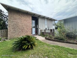 2416 Rolling Meadows Road Property Photo 3