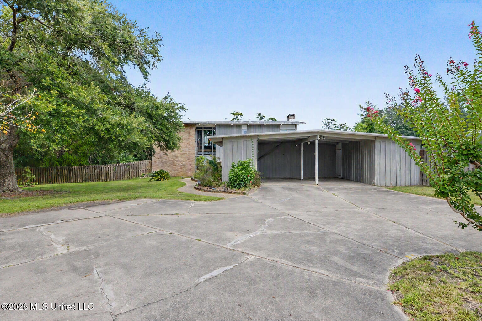 2416 Rolling Meadows Road Property Photo 3