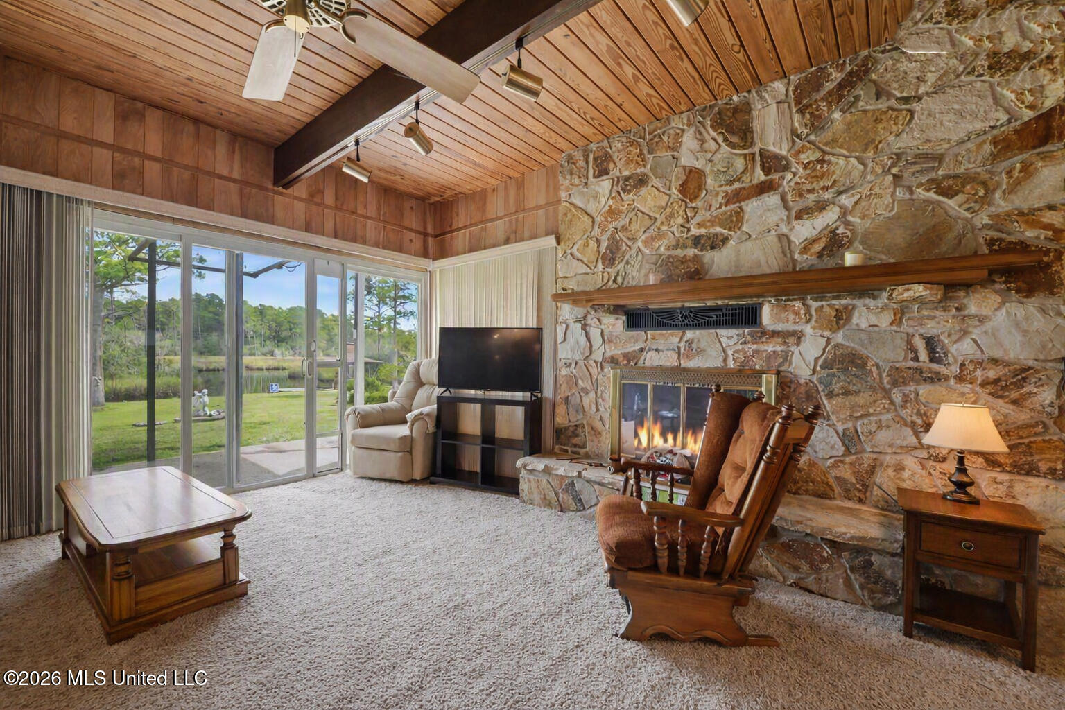 2416 Rolling Meadows Road Property Photo 4