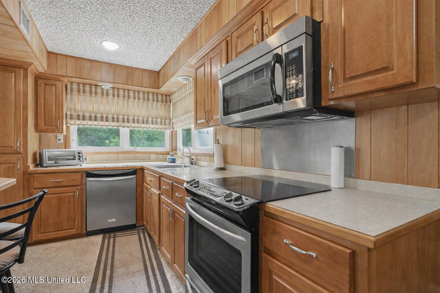 2416 Rolling Meadows Road Property Photo 7