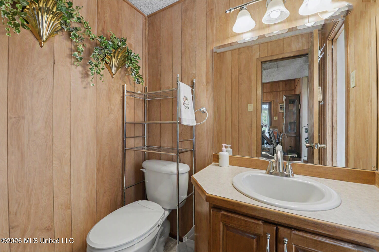 2416 Rolling Meadows Road Property Photo 9