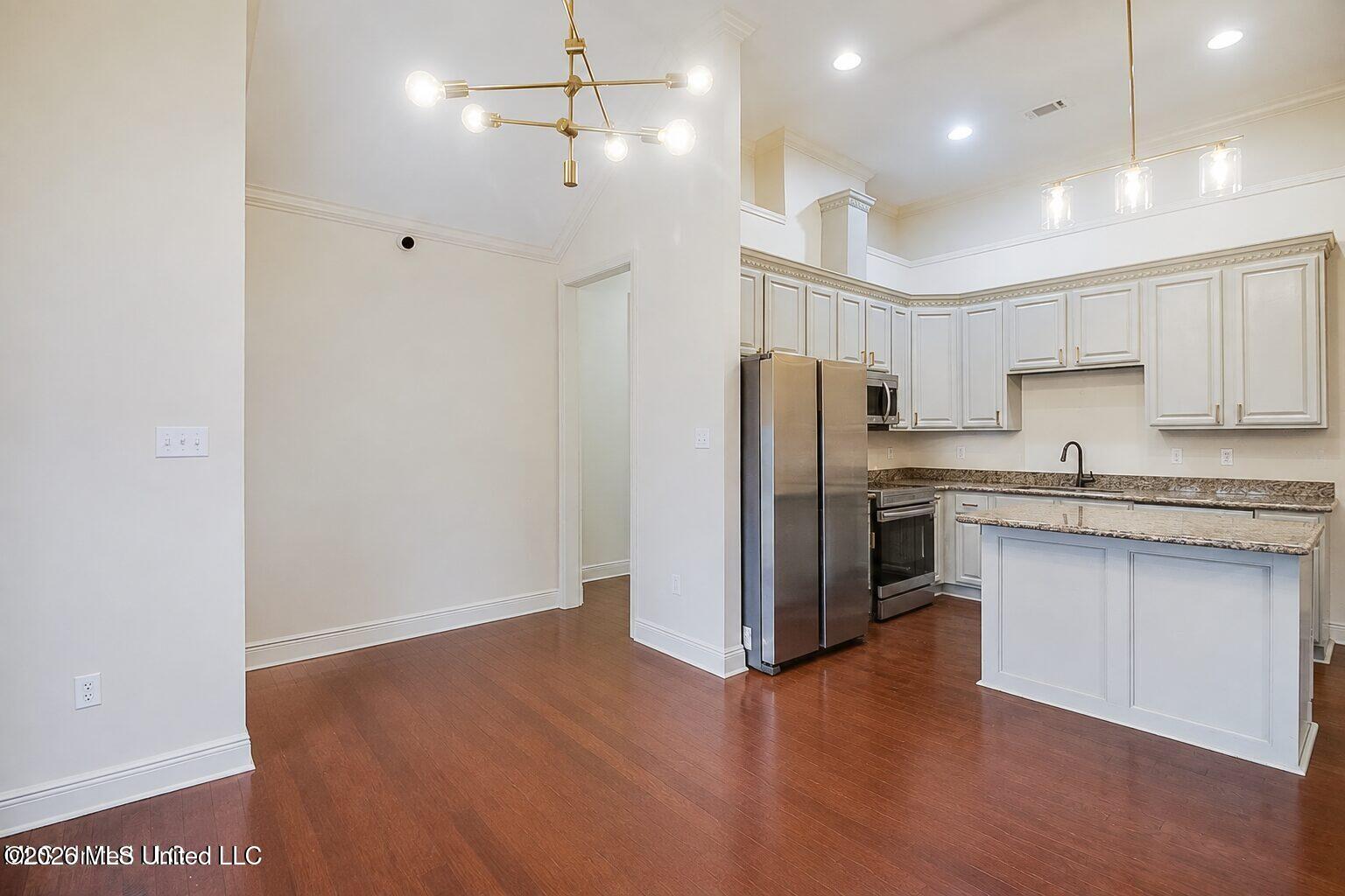 17213 Palm Ridge Drive Property Photo 5