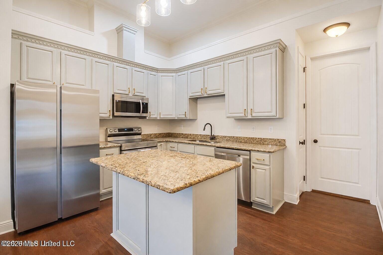 17213 Palm Ridge Drive Property Photo 7