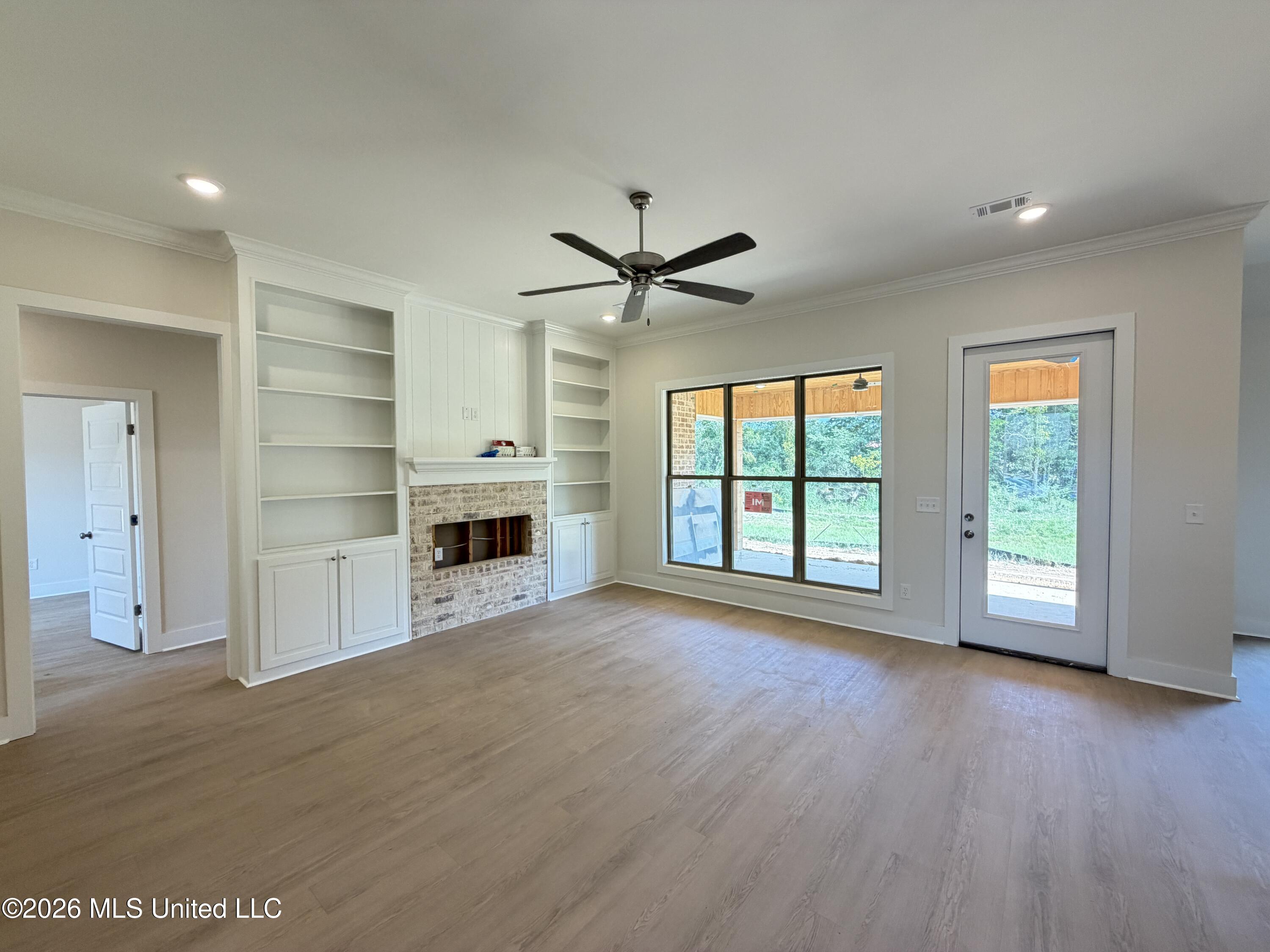 346 Brookfield Circle Property Photo 3