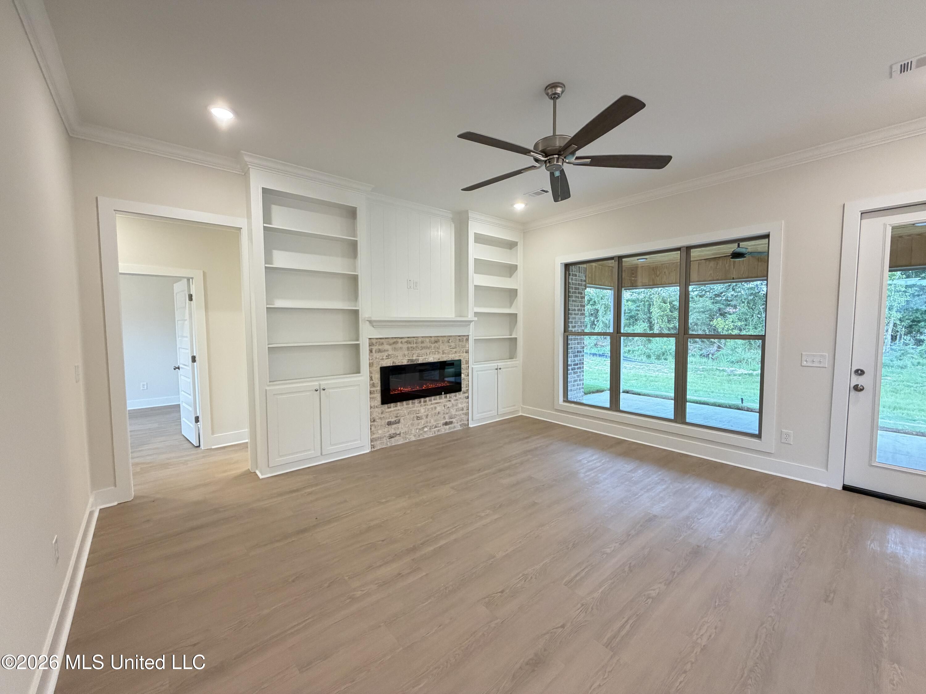346 Brookfield Circle Property Photo 3