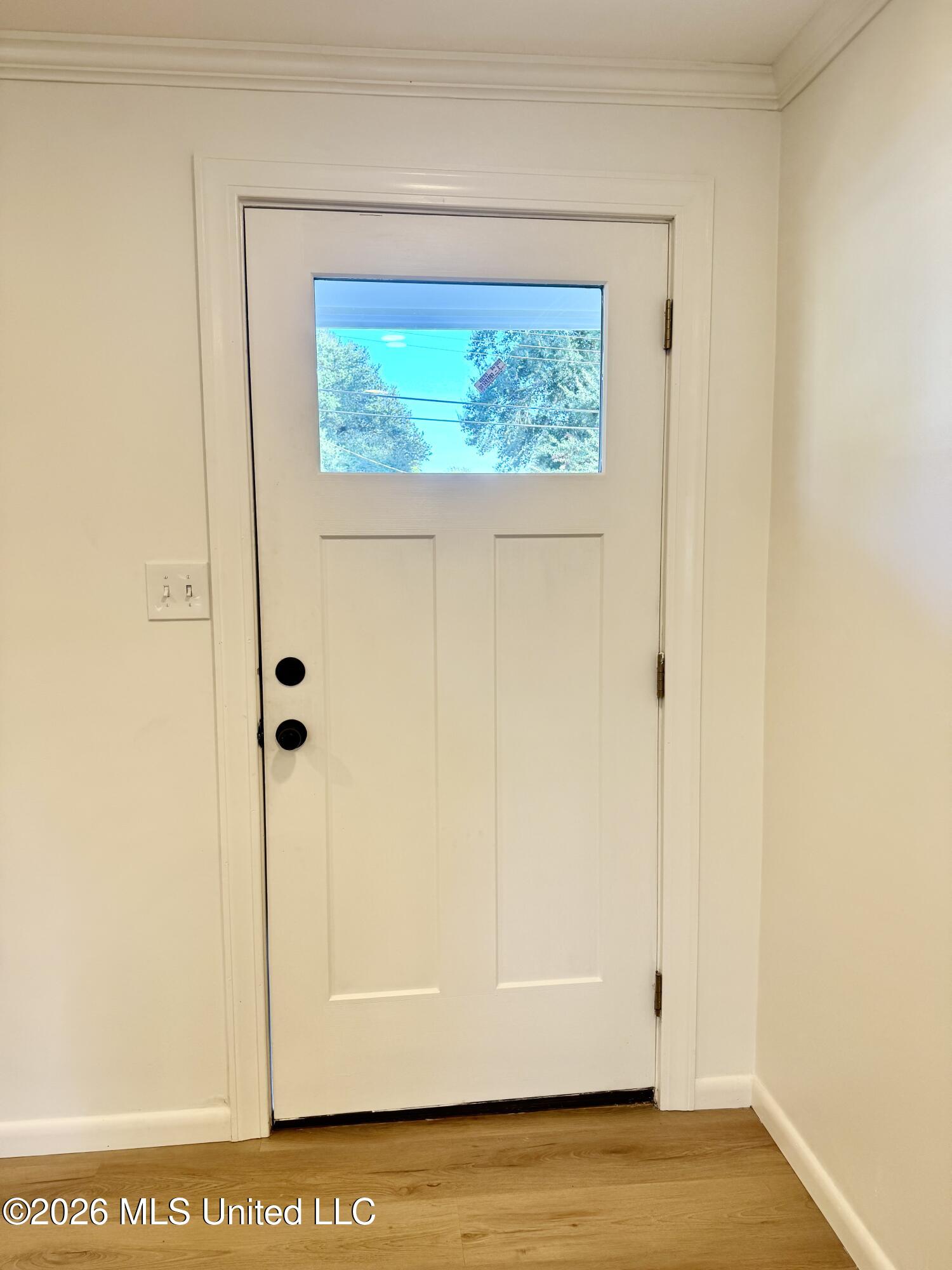209 Crestview Drive Property Photo 2