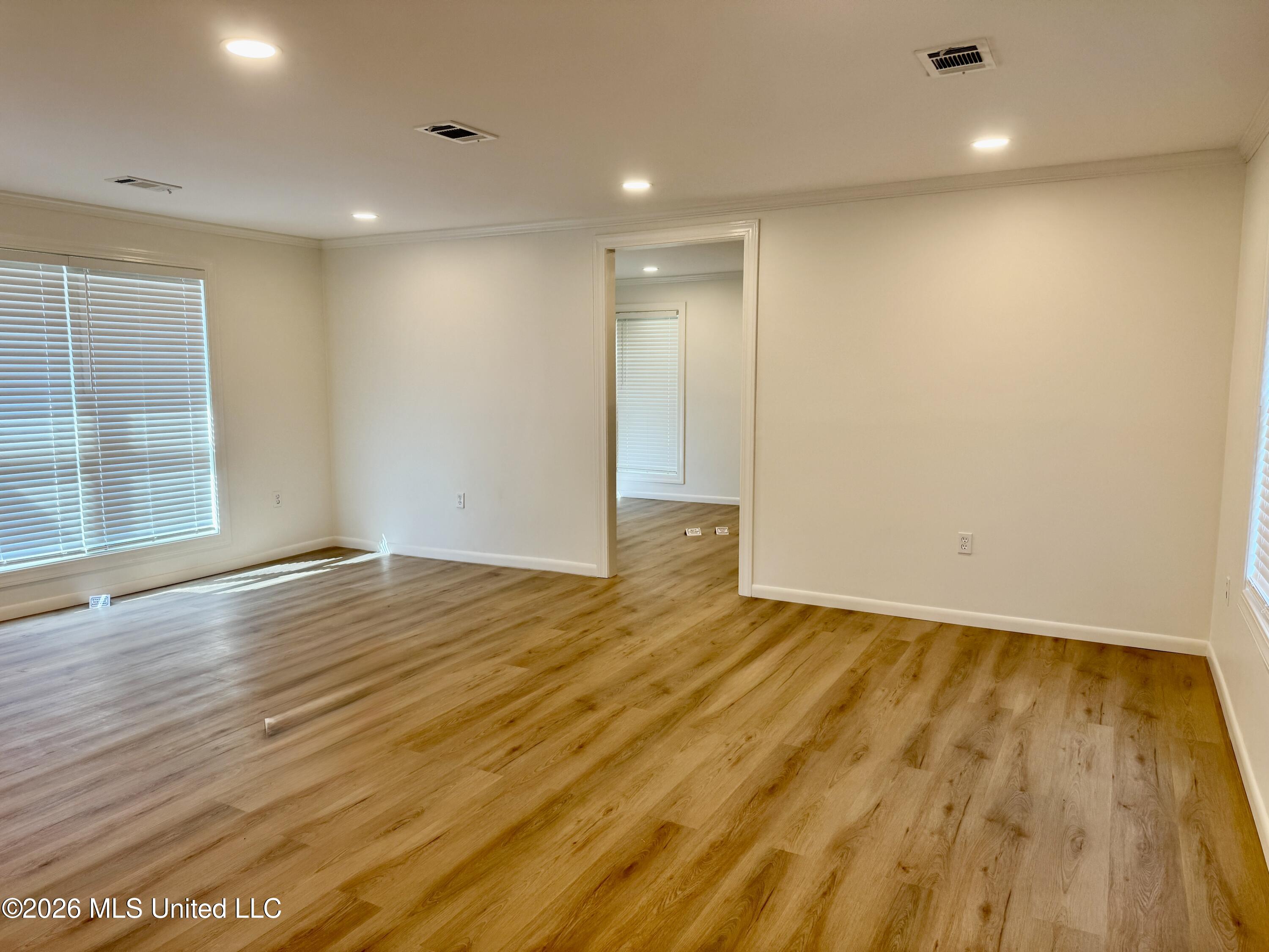 209 Crestview Drive Property Photo 4