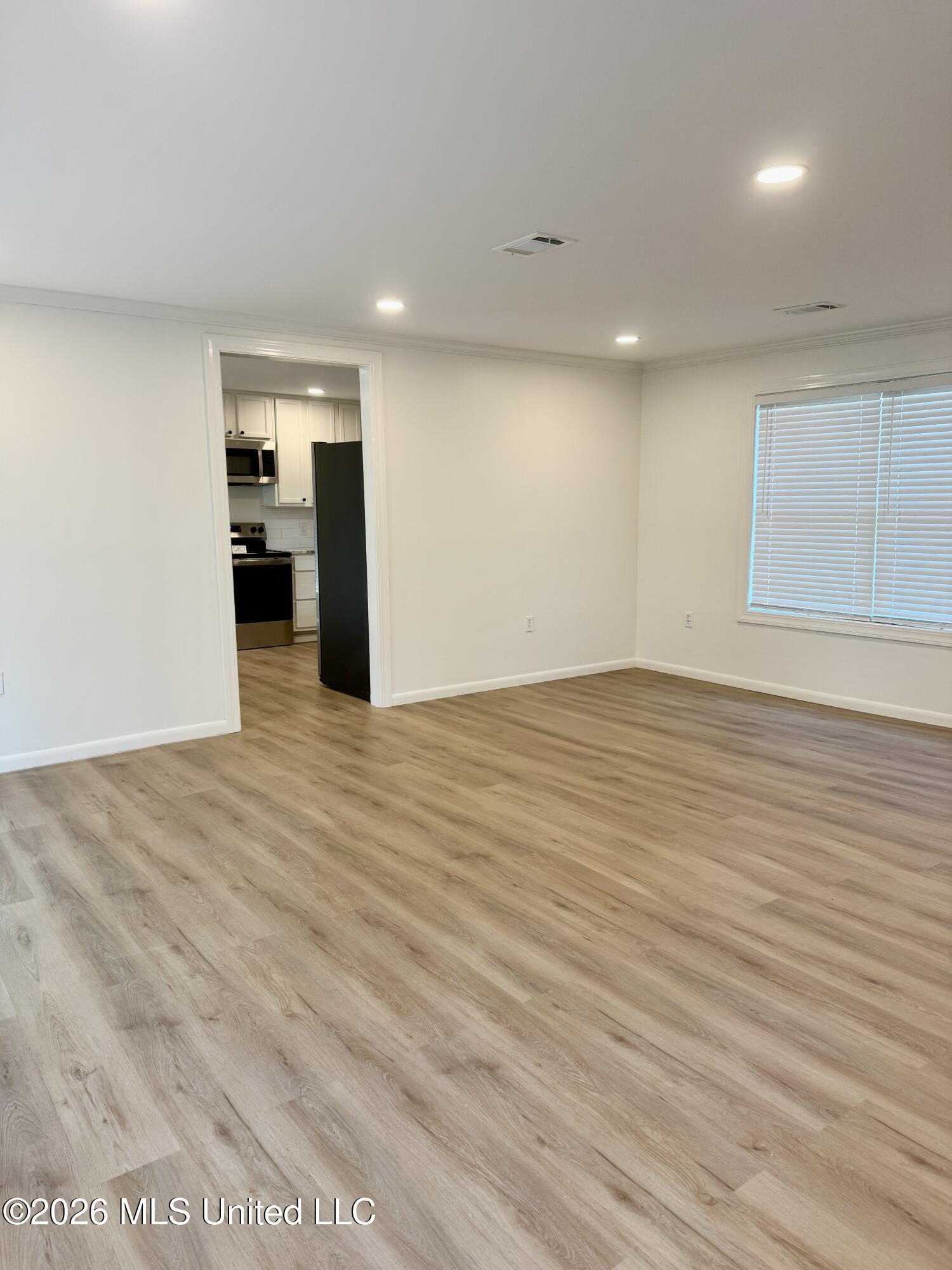 209 Crestview Drive Property Photo 6