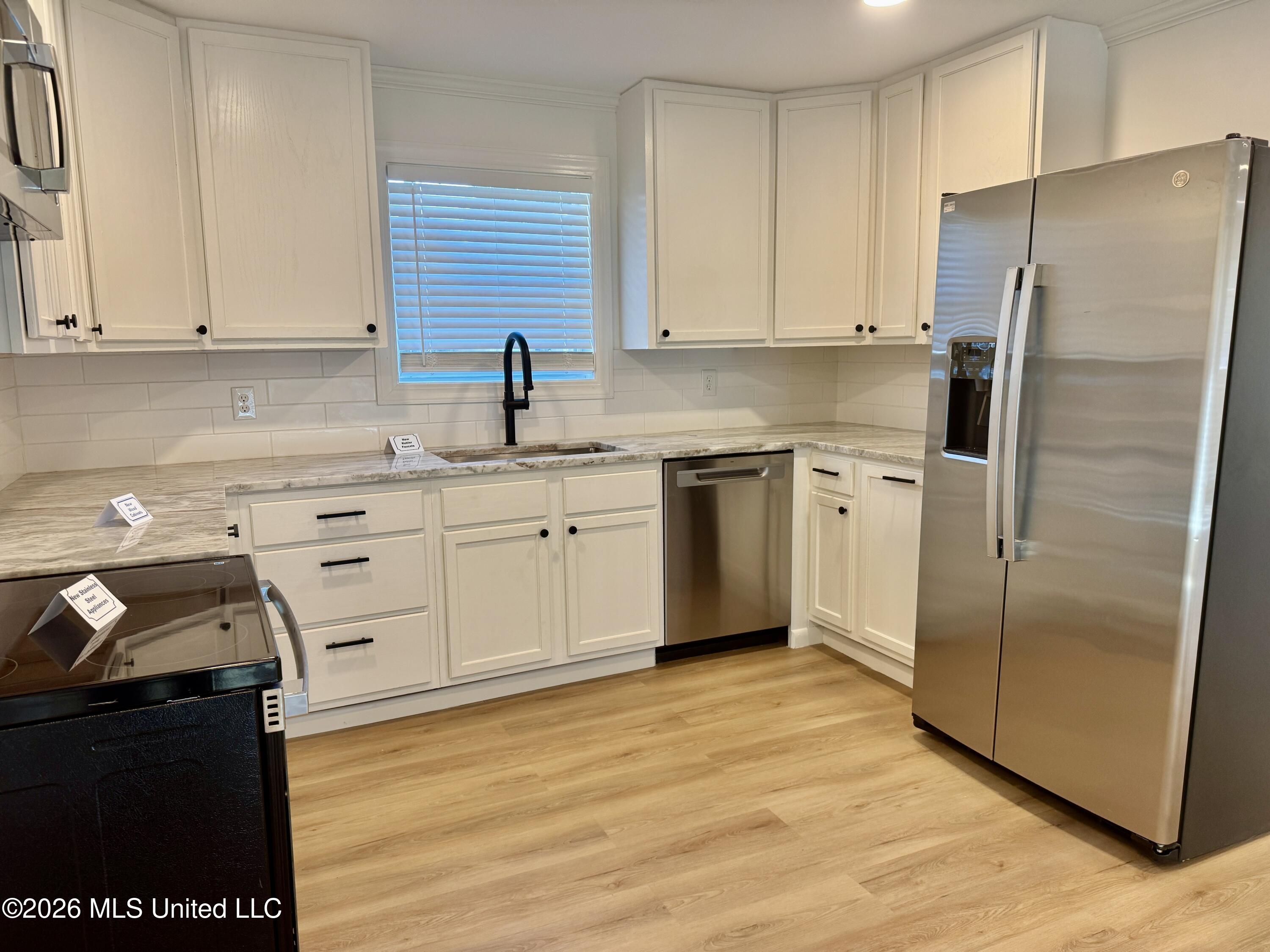 209 Crestview Drive Property Photo 8