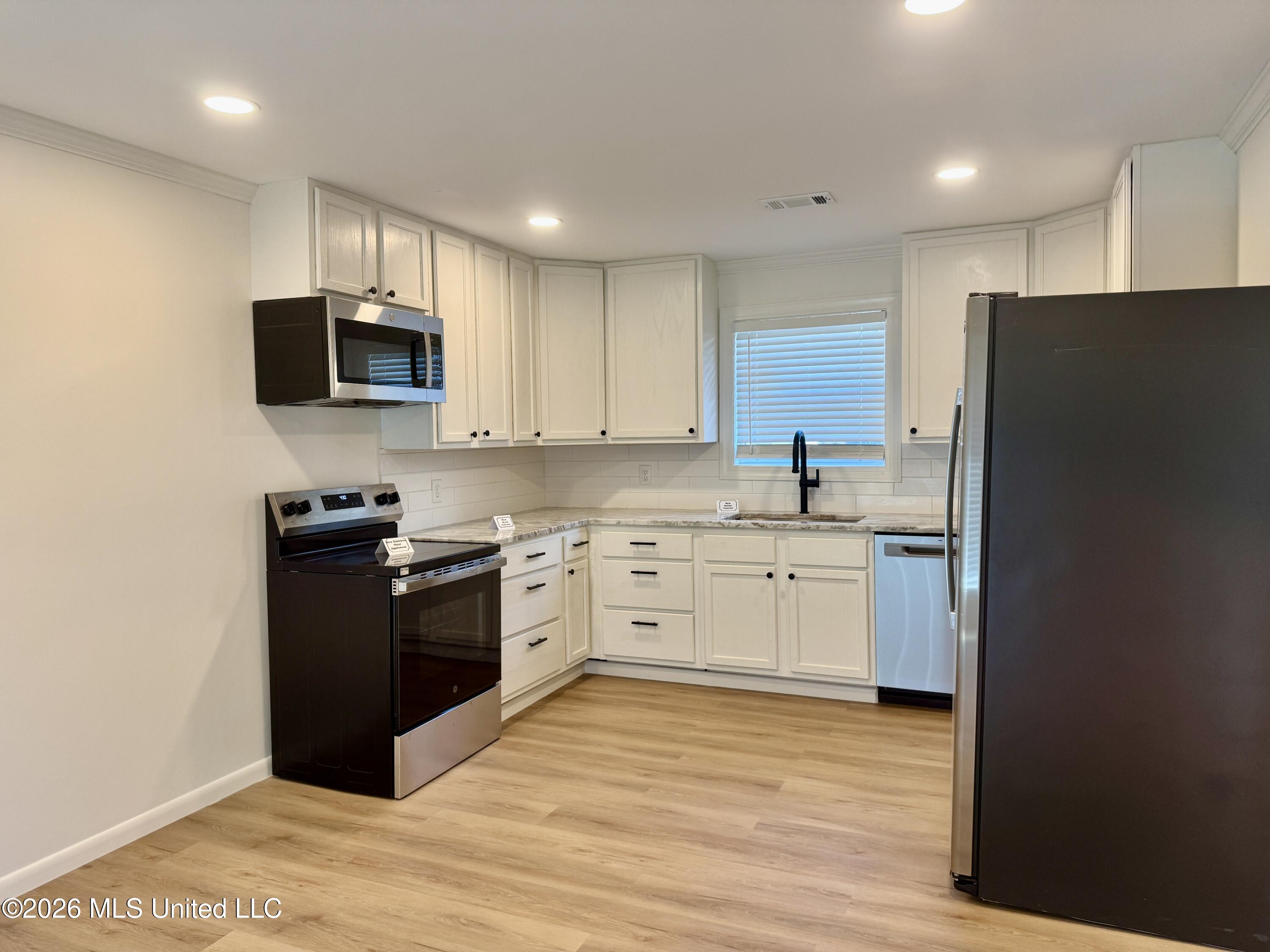 209 Crestview Drive Property Photo 9
