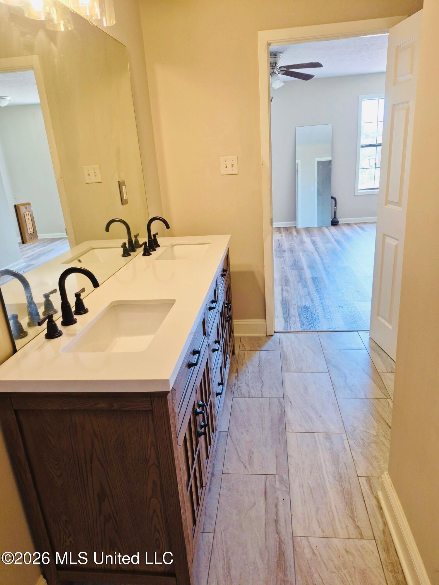 3546 Dye Cove Property Photo 6