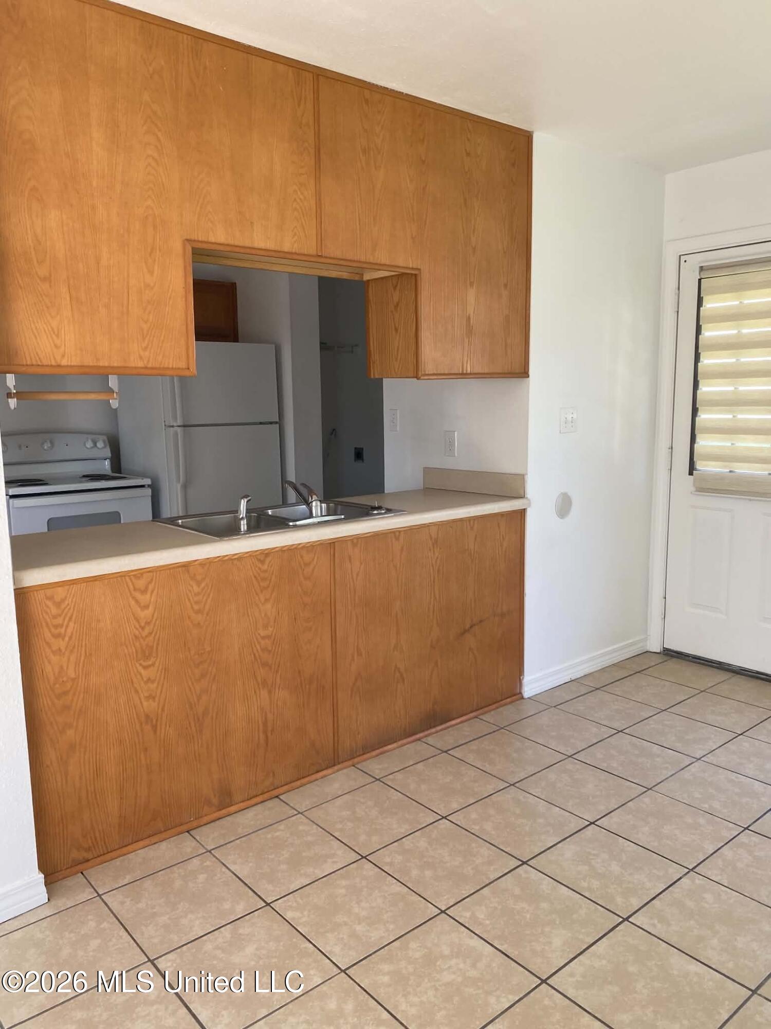 14401 Whitney Drive Property Photo 4