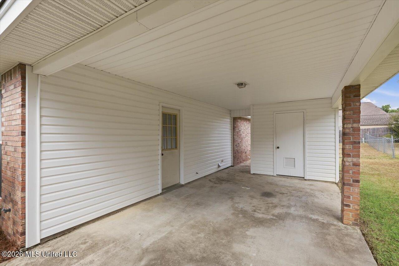 1854 Cape Cove Property Photo 4