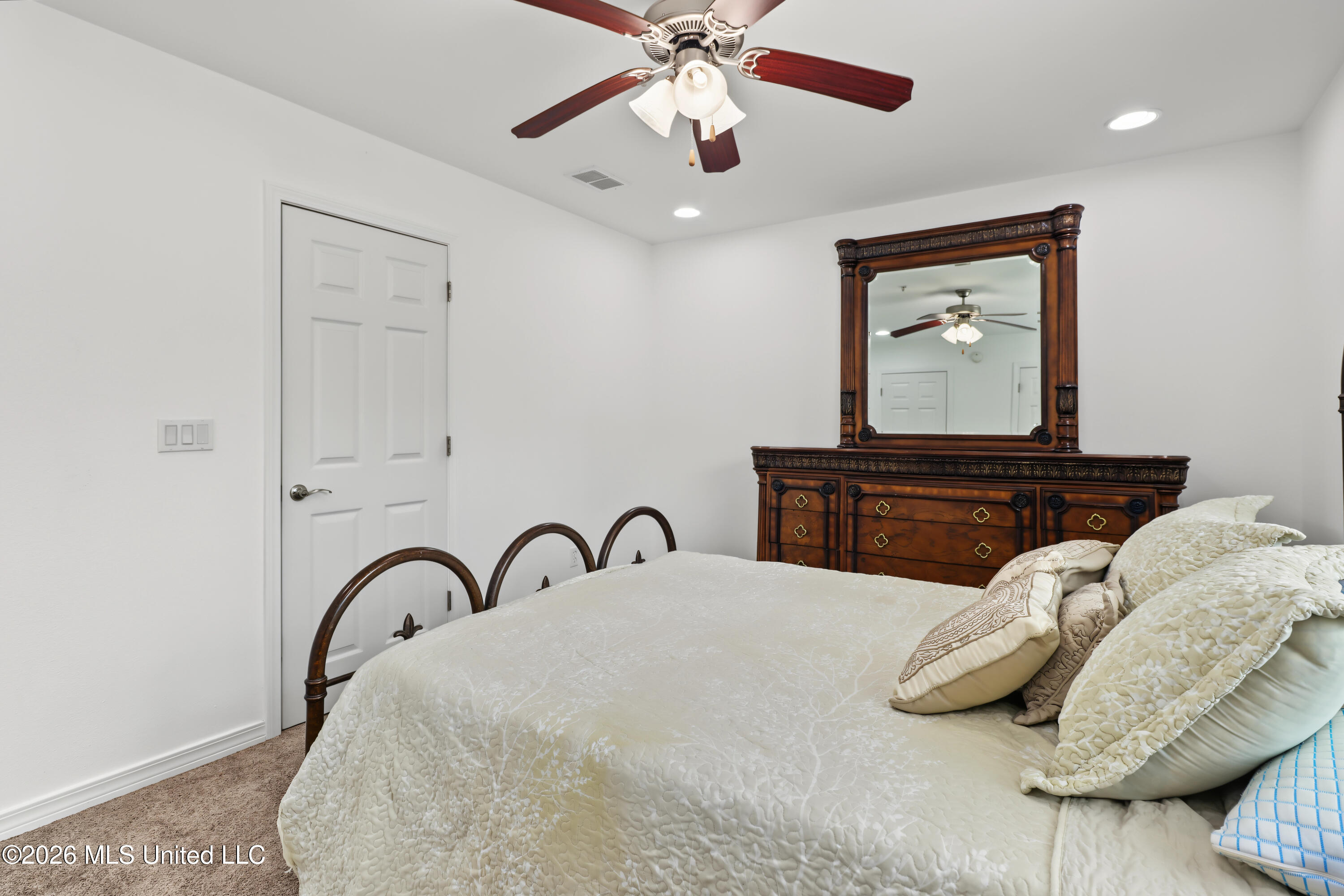 1282 Beach Boulevard Property Photo 6