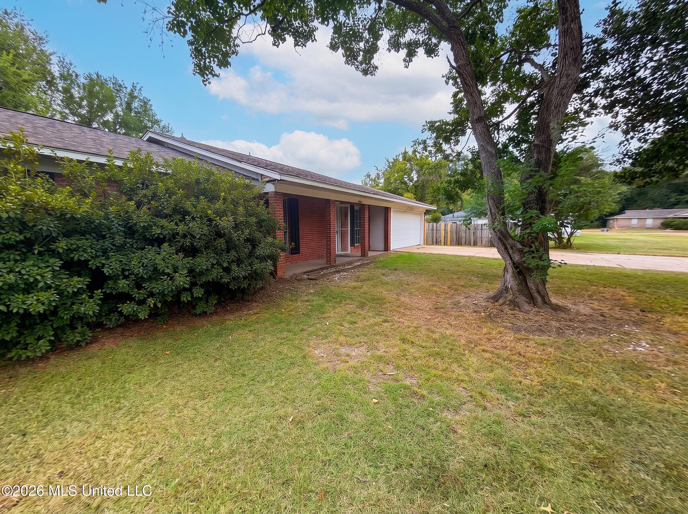 5812 Cypress Trail Property Photo 2