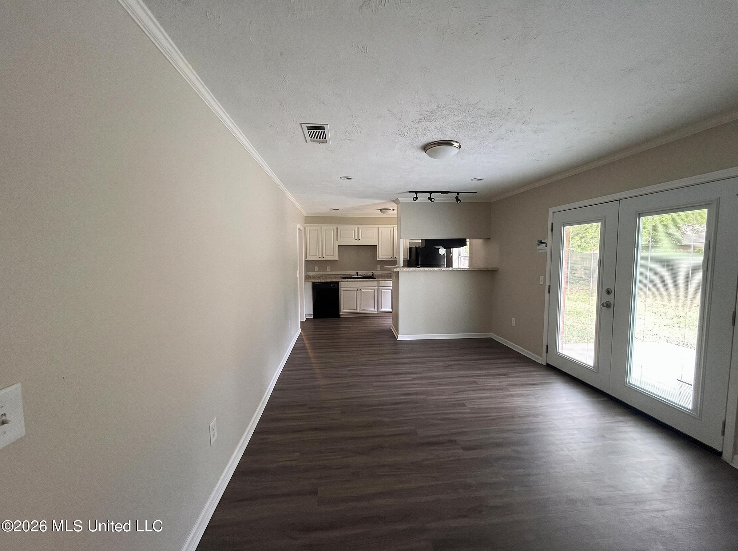 5812 Cypress Trail Property Photo 4