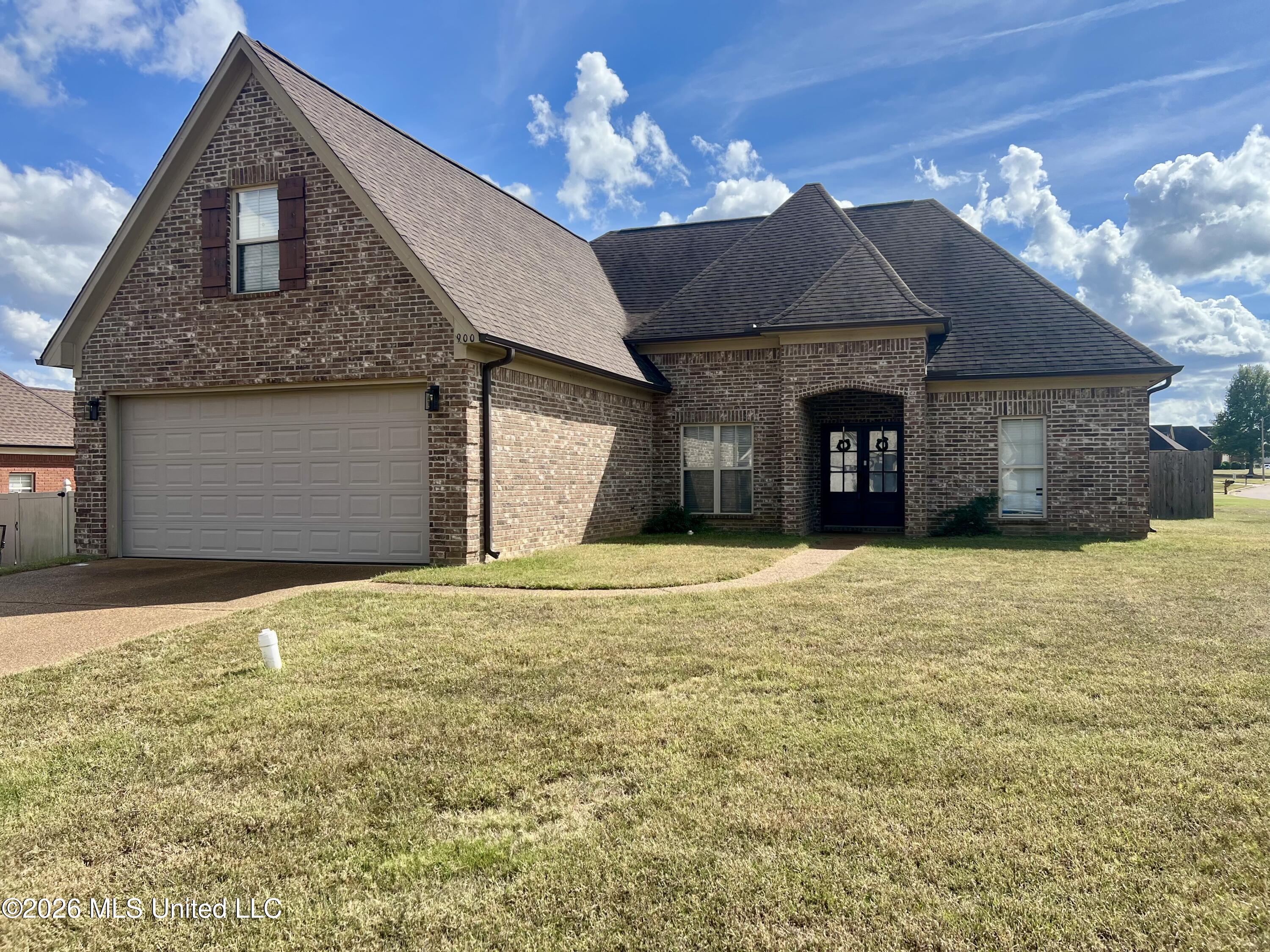 900 Falcon Street Property Photo 1