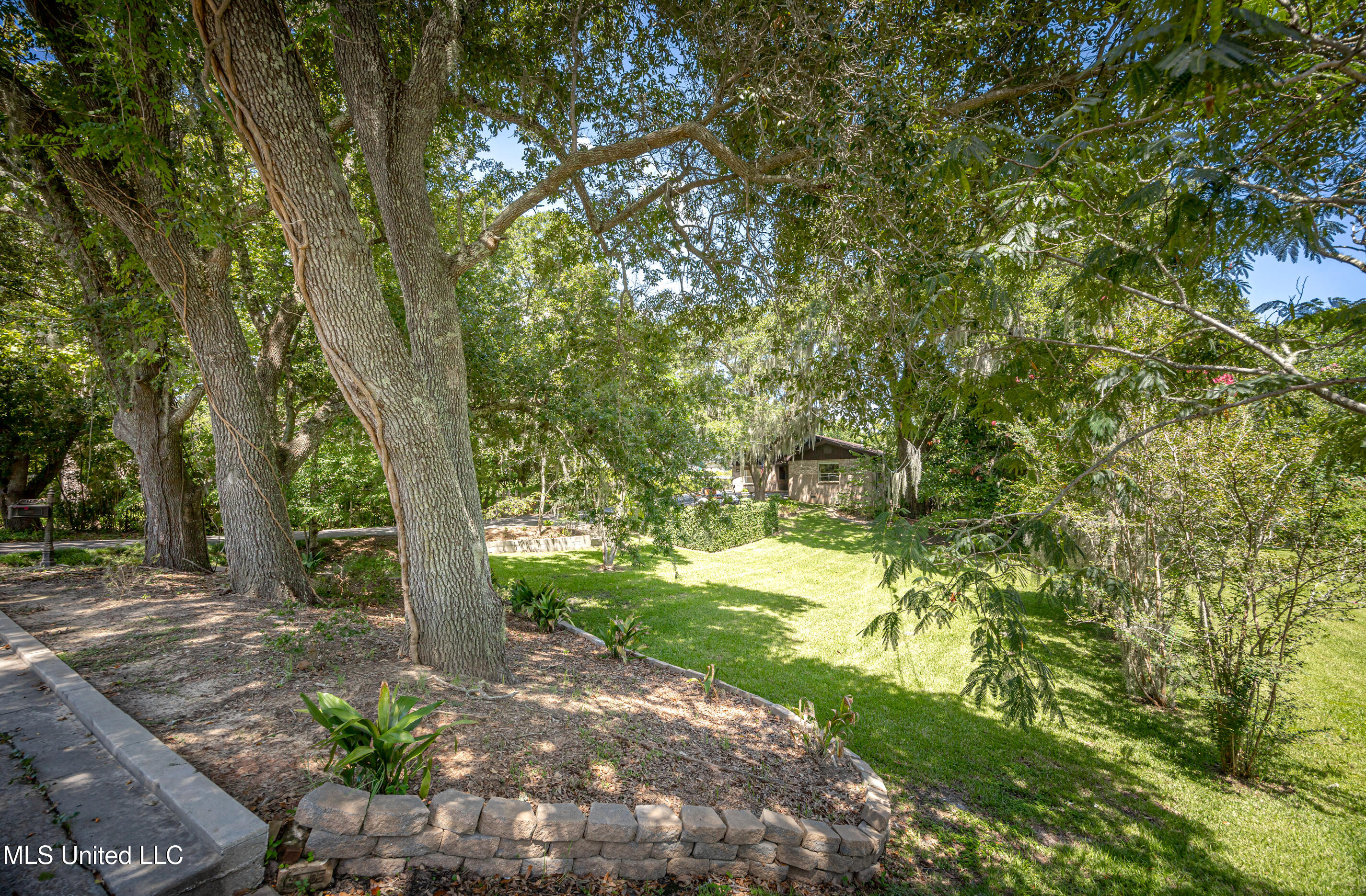 416 Jackson Avenue Property Photo 14