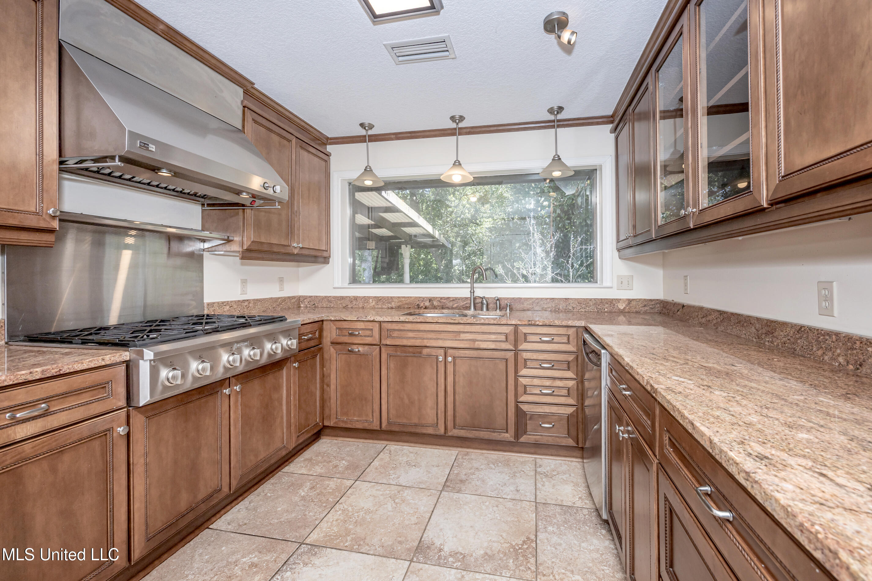416 Jackson Avenue Property Photo 26